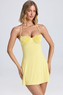 Mini-robe trapèze dos nu à appliqués à volants en sorbet citron