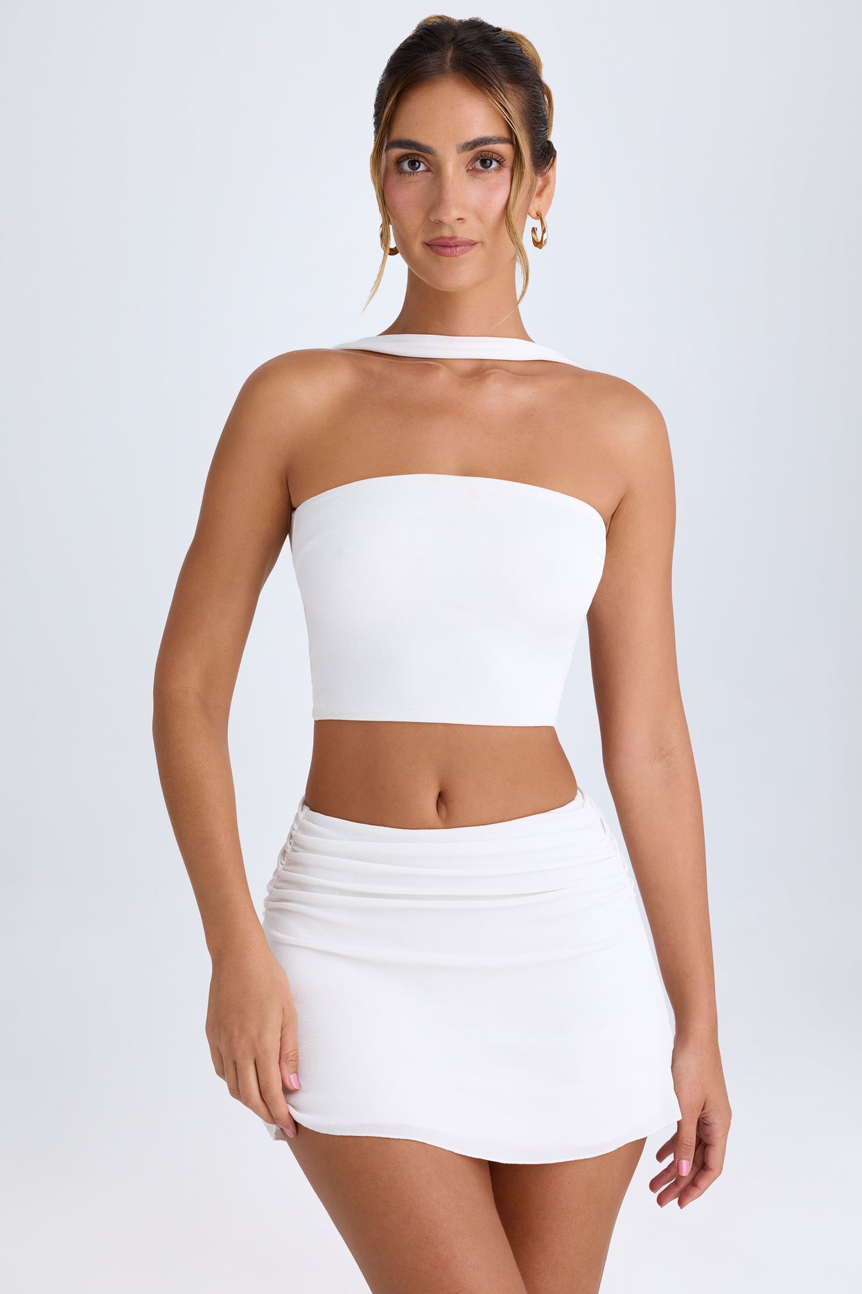 Mini-jupe froncée taille mi-haute en blanc