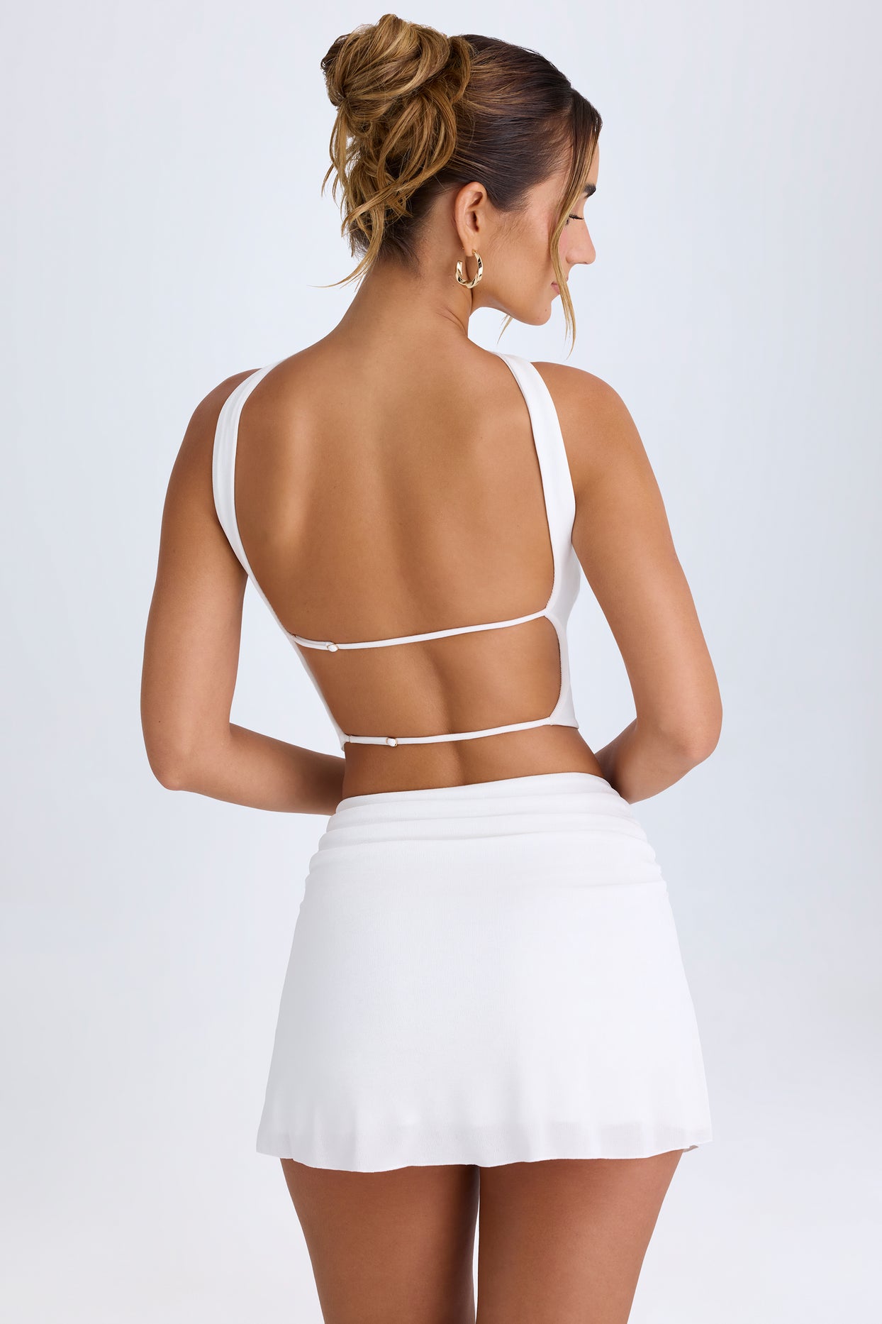 Mini-jupe froncée taille mi-haute en blanc