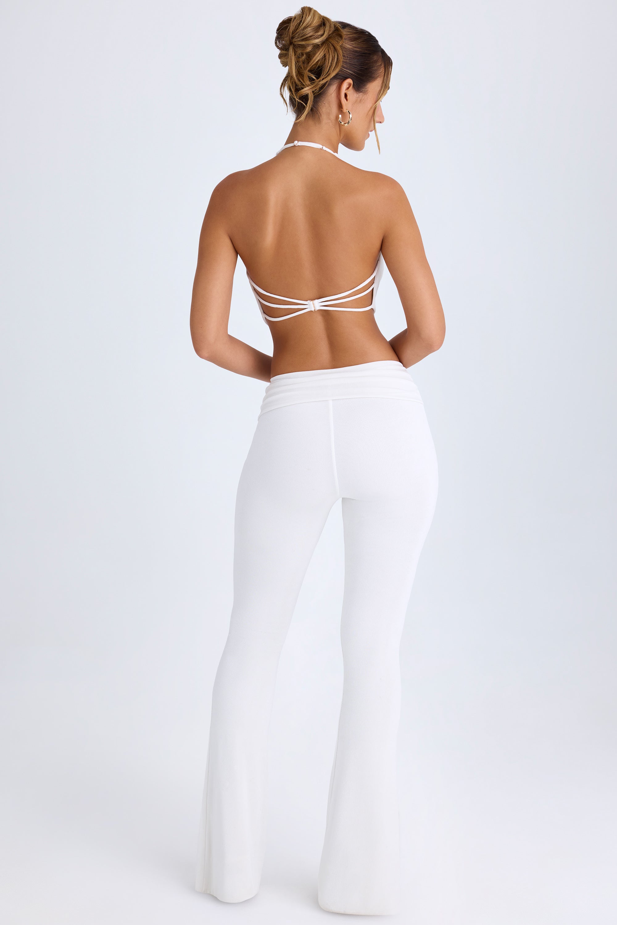 Pantalon bootleg taille moyenne en blanc