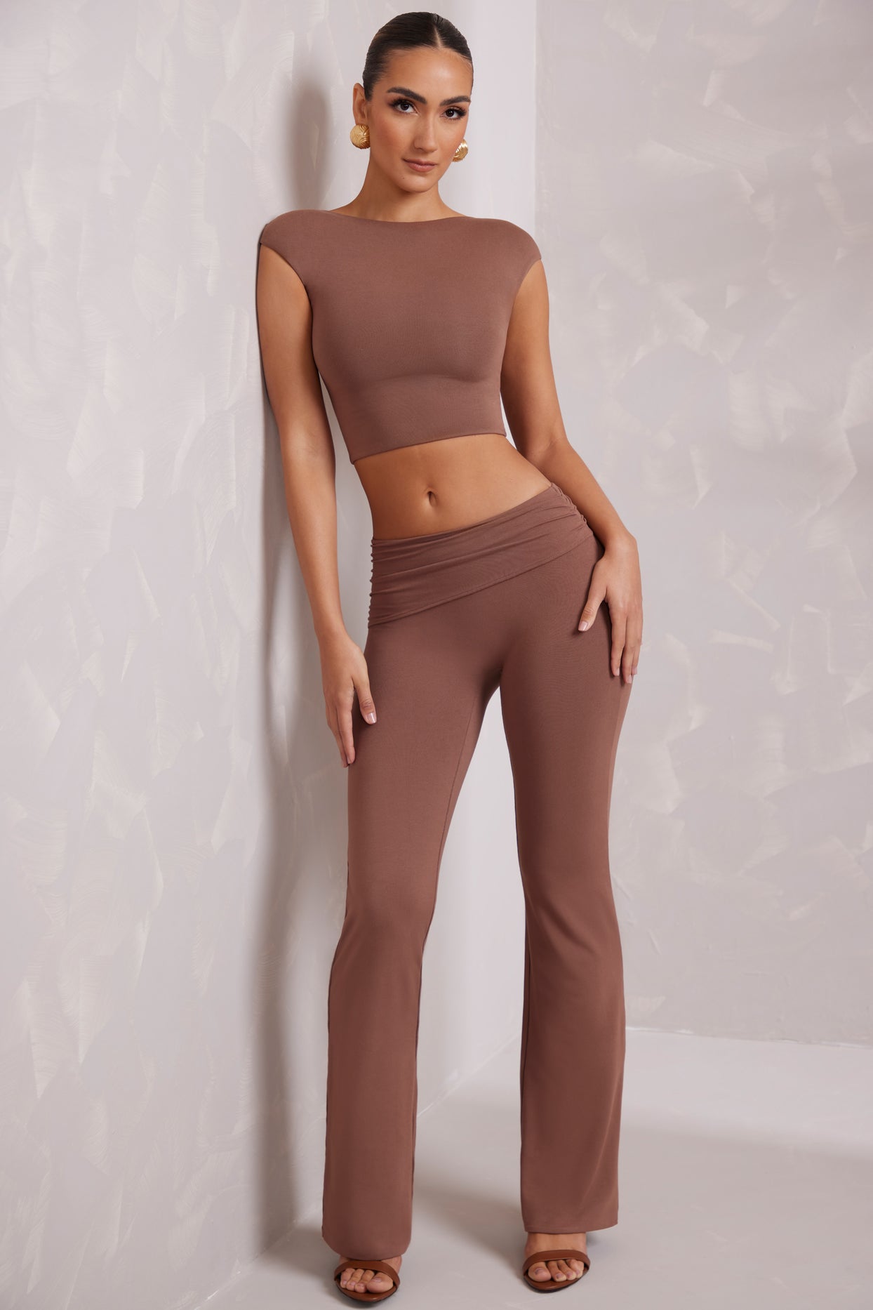 Pantalon droit taille moyenne en marron