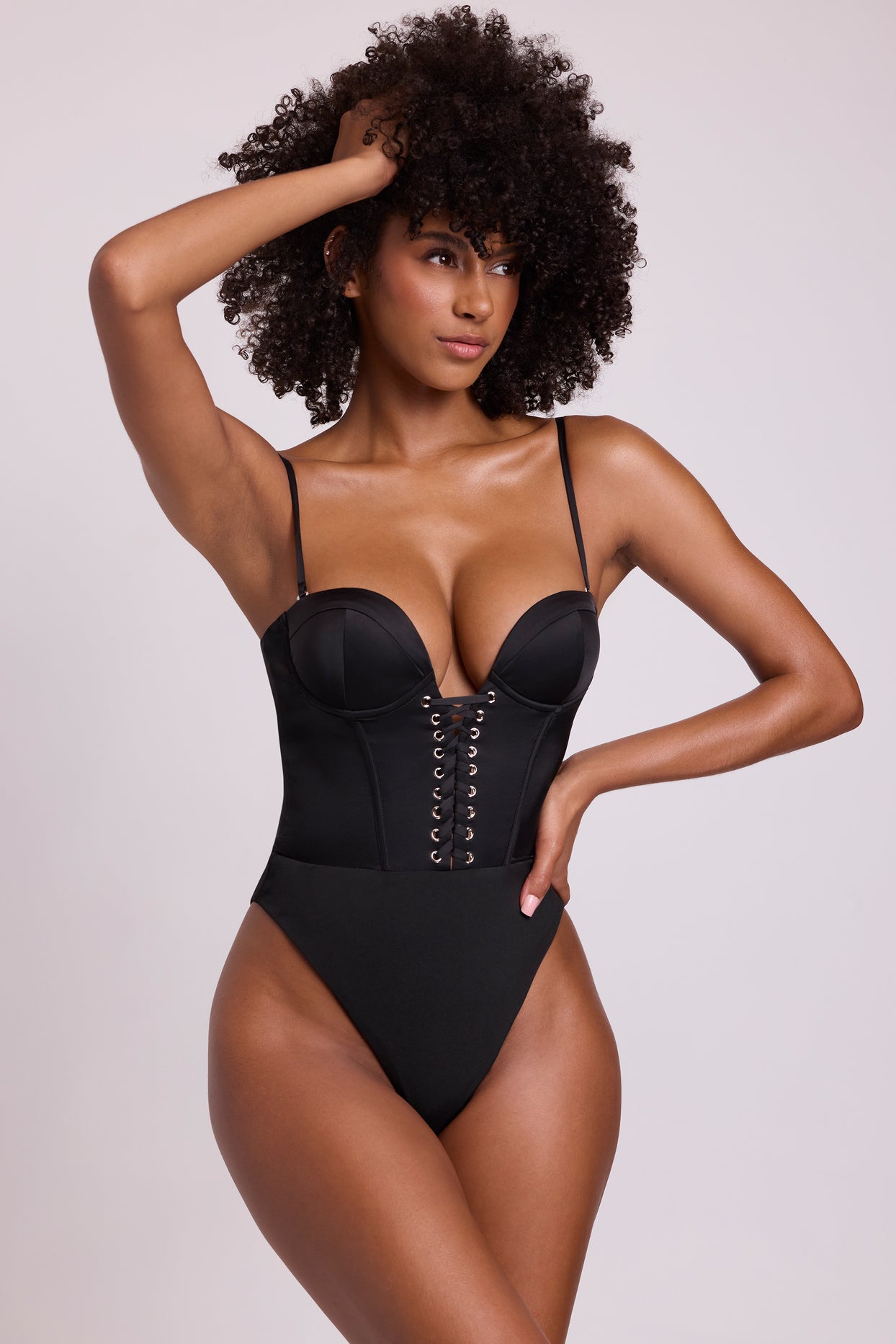 Body corset à lacets et décolleté plongeant en satin en noir