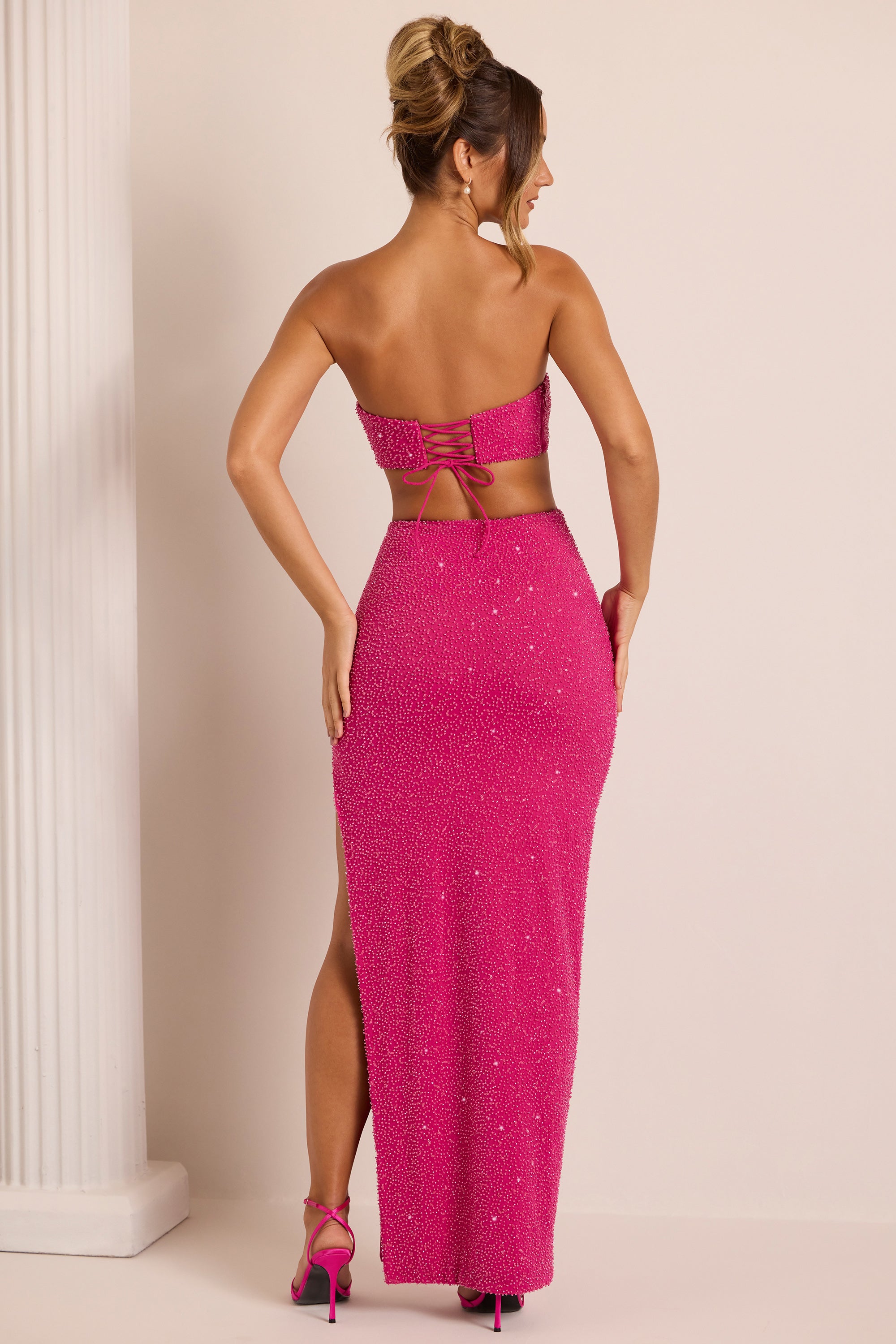 Robe longue découpée ornée en fuchsia