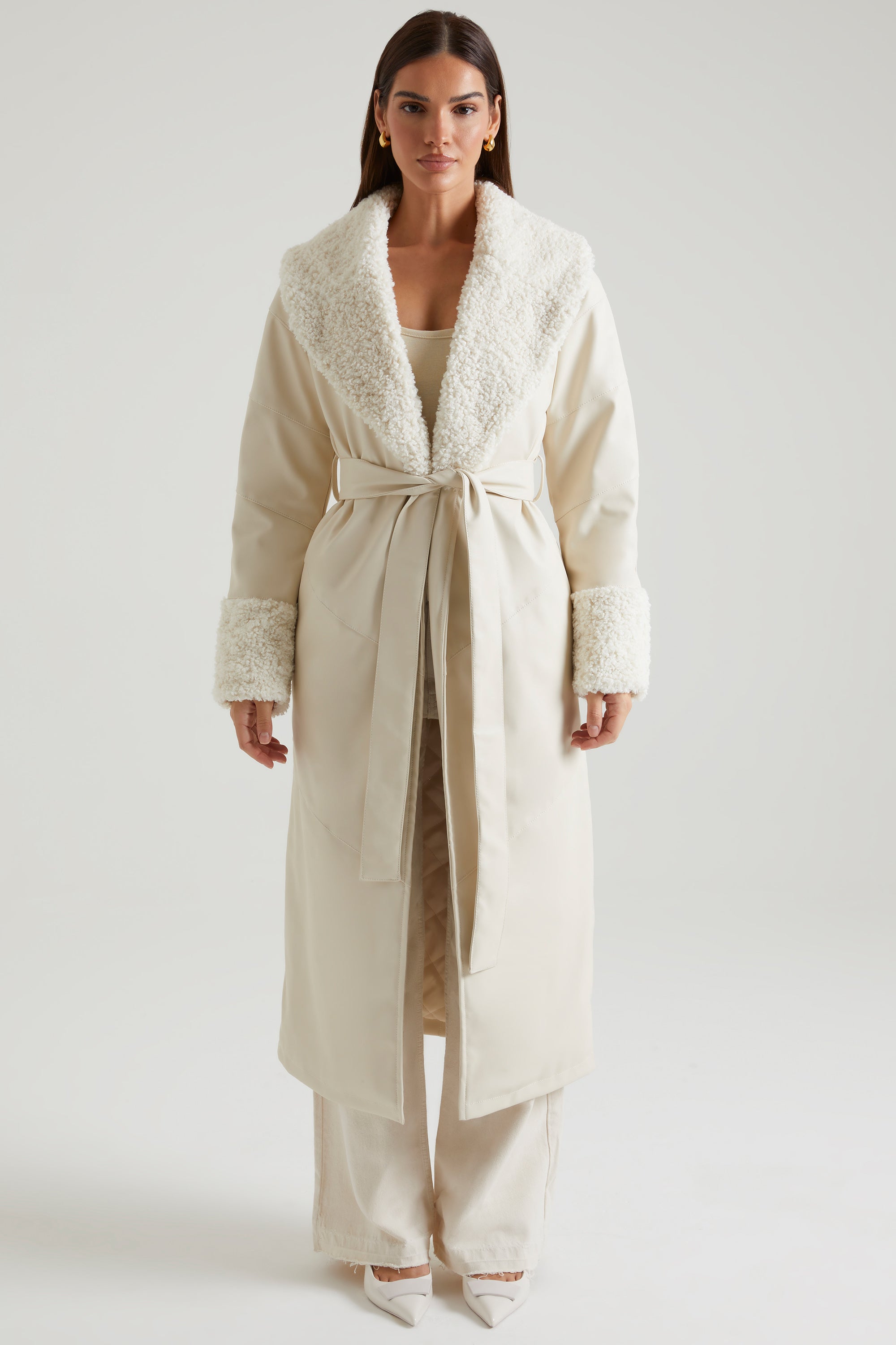 Manteau à nouer avec col et poignets en peau de mouton retournée crème