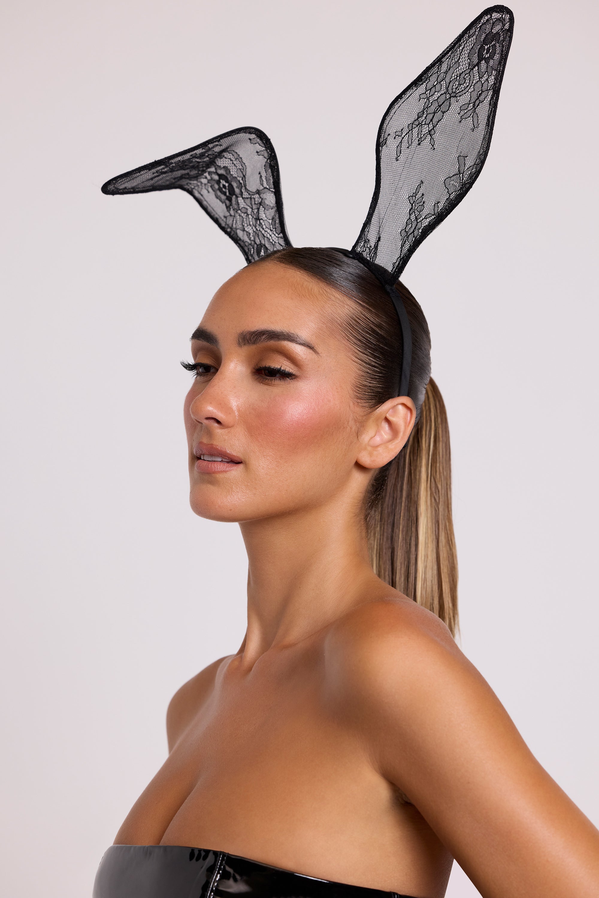 Wired Lace Bunny Ears in Black