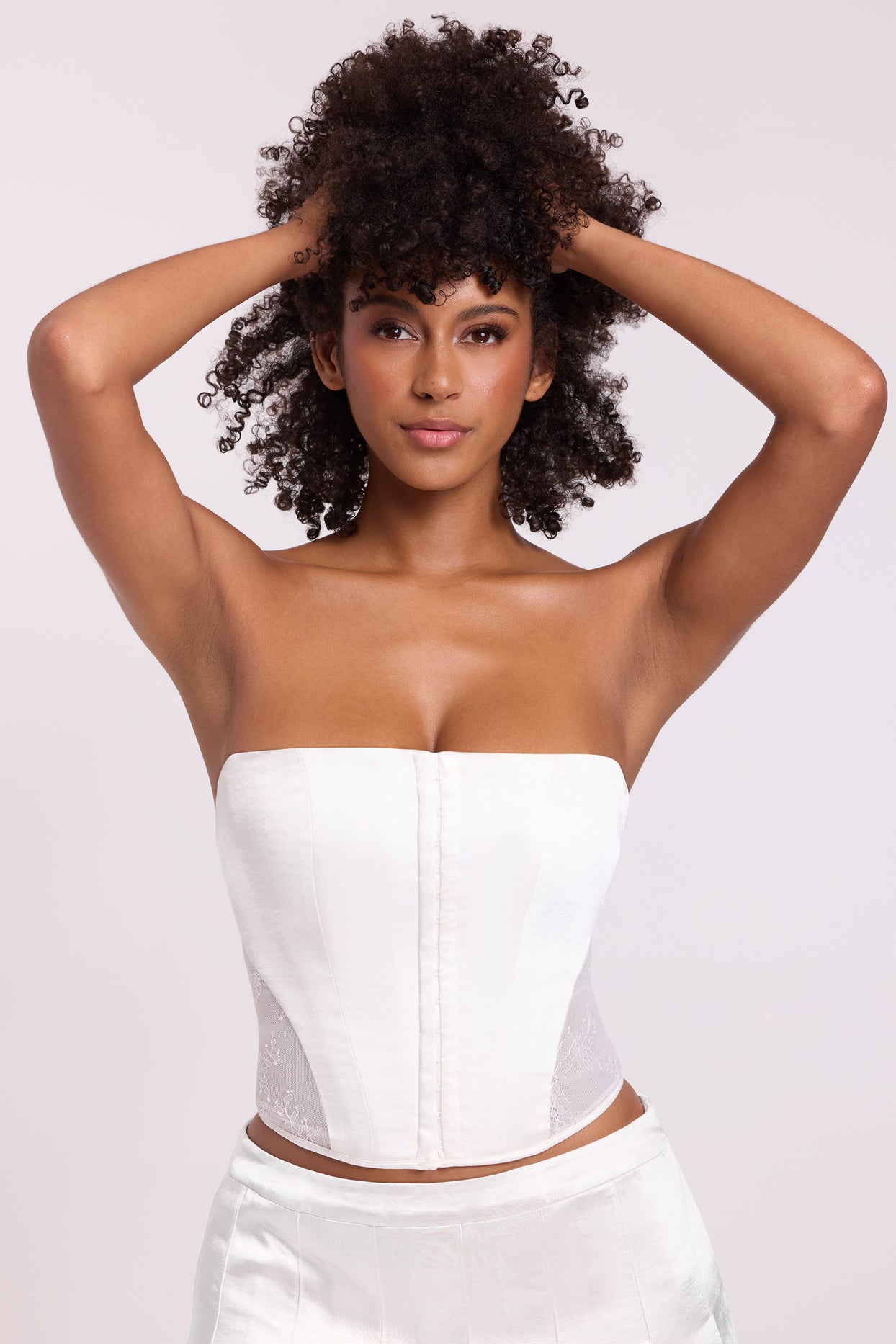 Corset sans bretelles en satin blanc