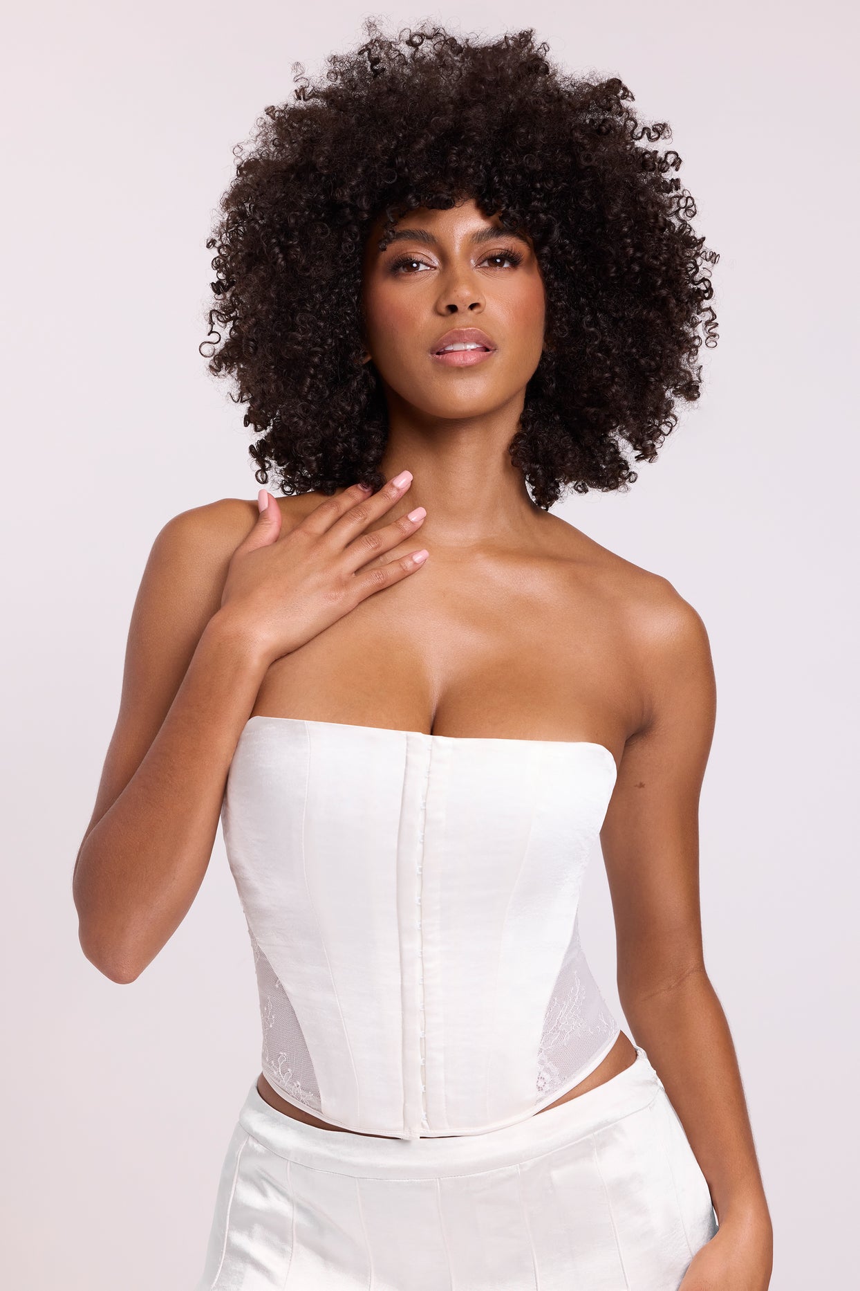 Corset sans bretelles en satin blanc