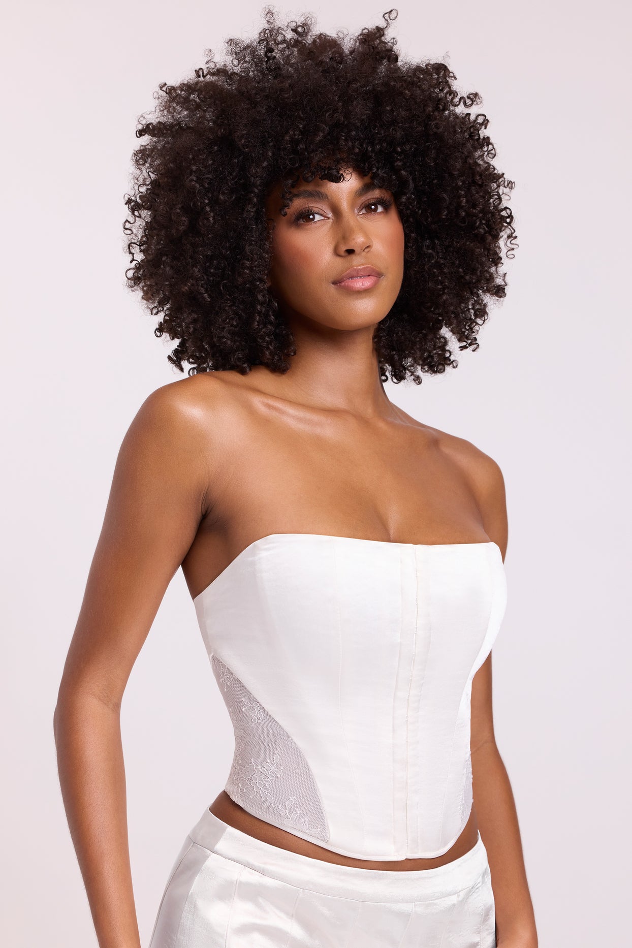 Corset sans bretelles en satin blanc