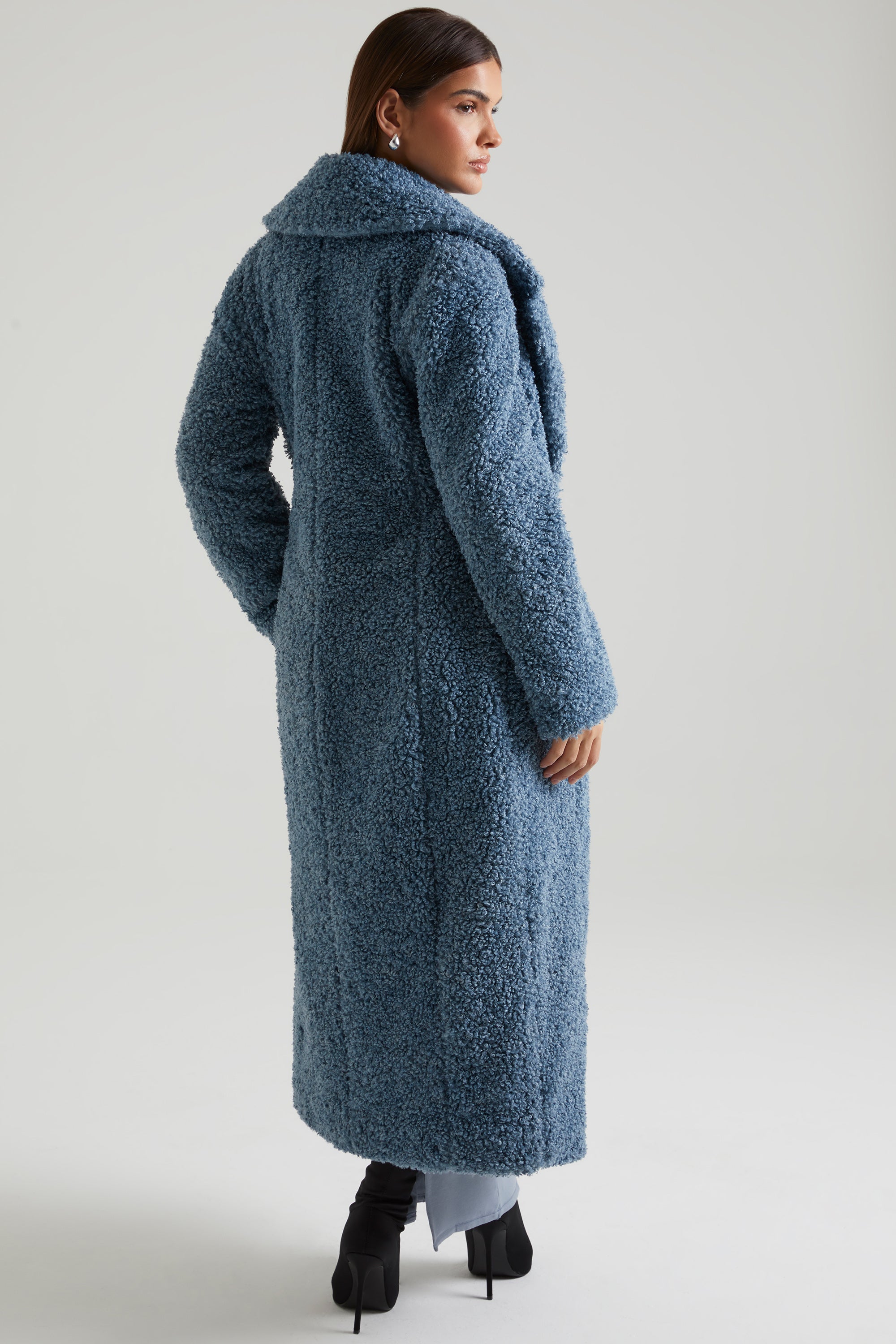 Manteau long en peau de mouton bleue