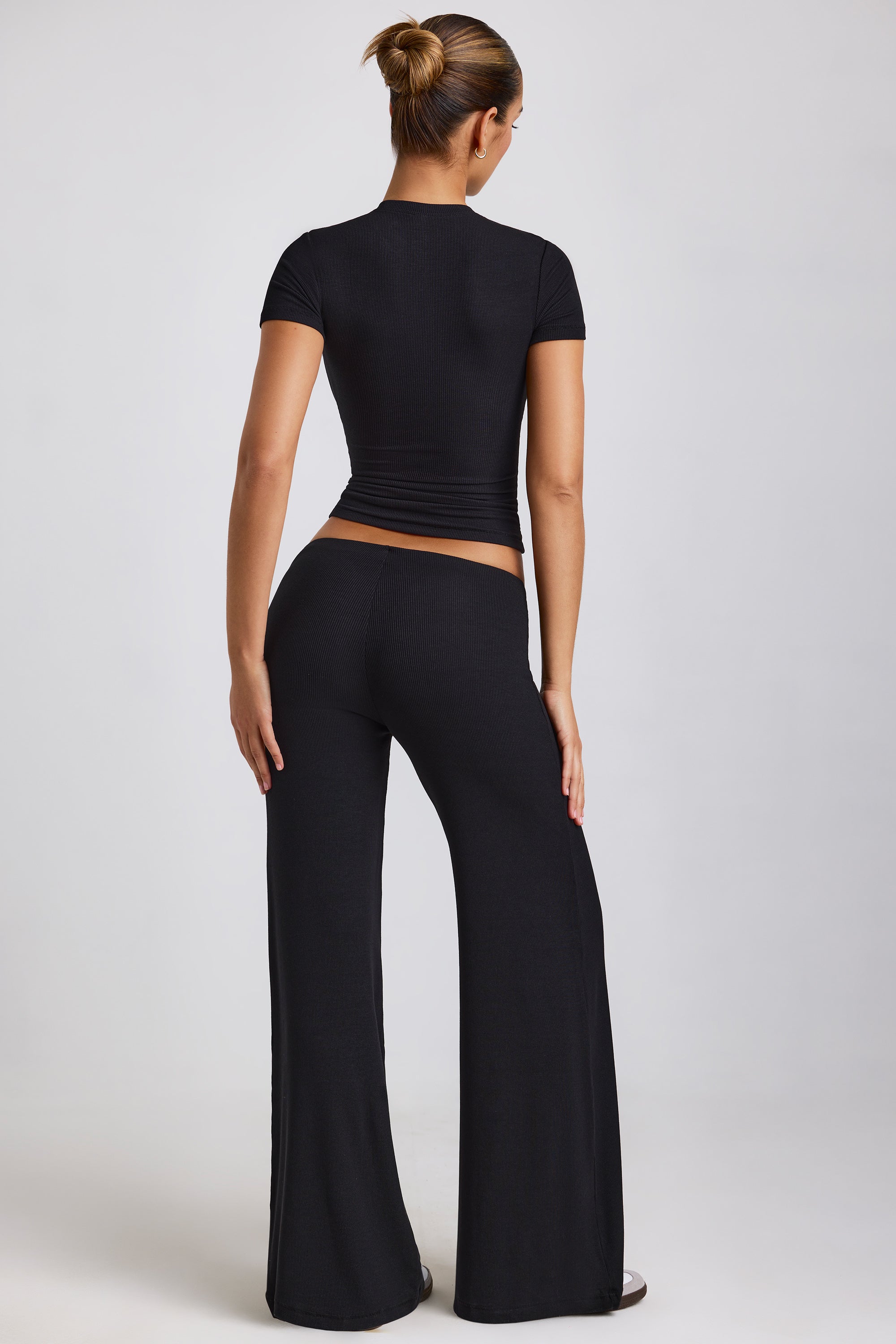 Pantalon large taille moyenne en noir