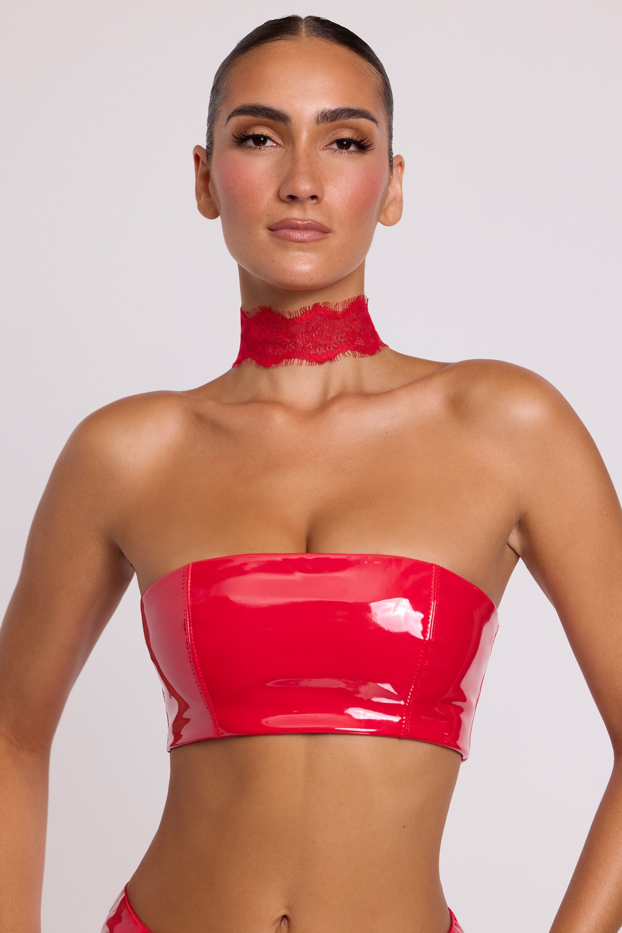 Brassière bandeau en vinyle rouge feu