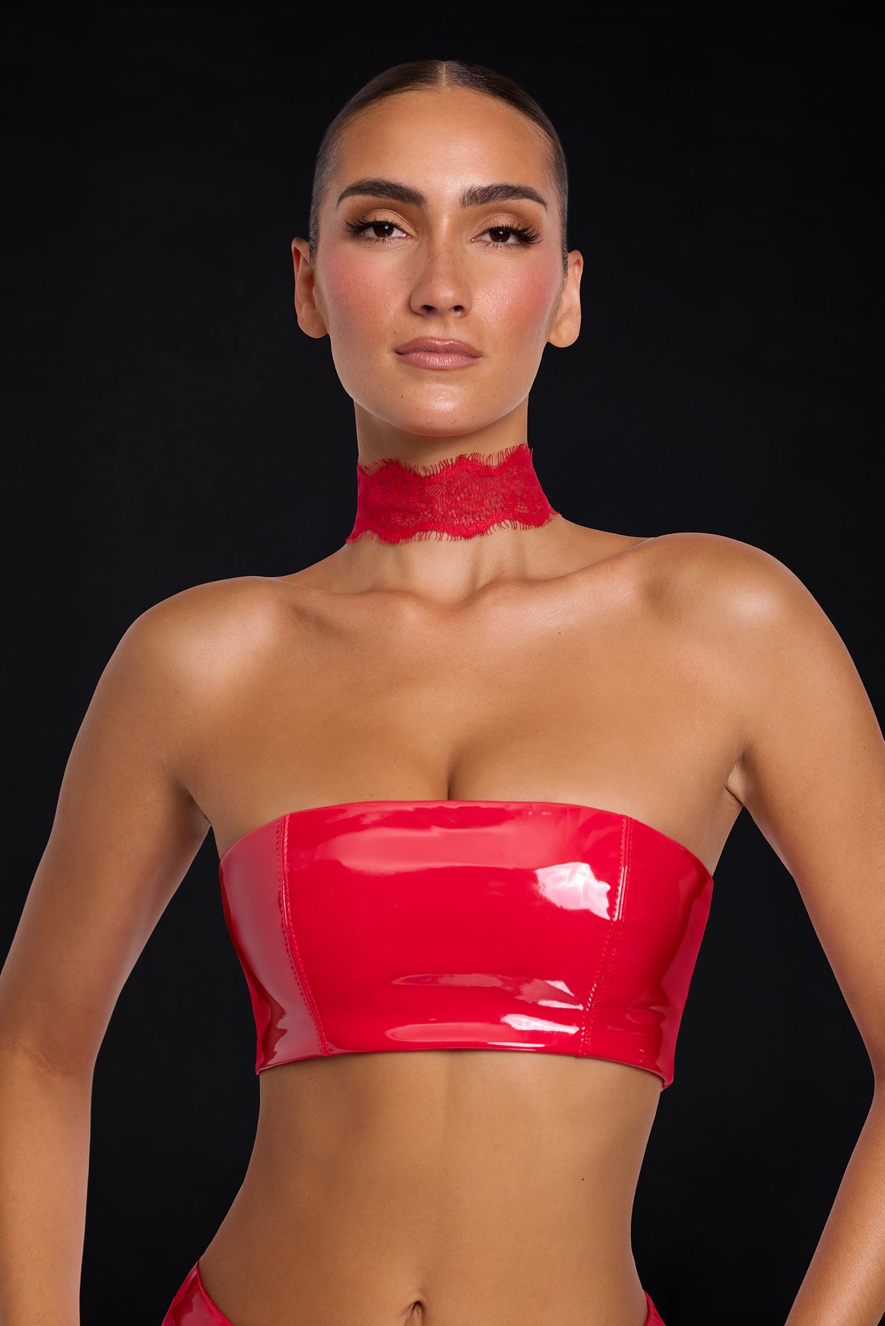 Brassière bandeau en vinyle rouge feu