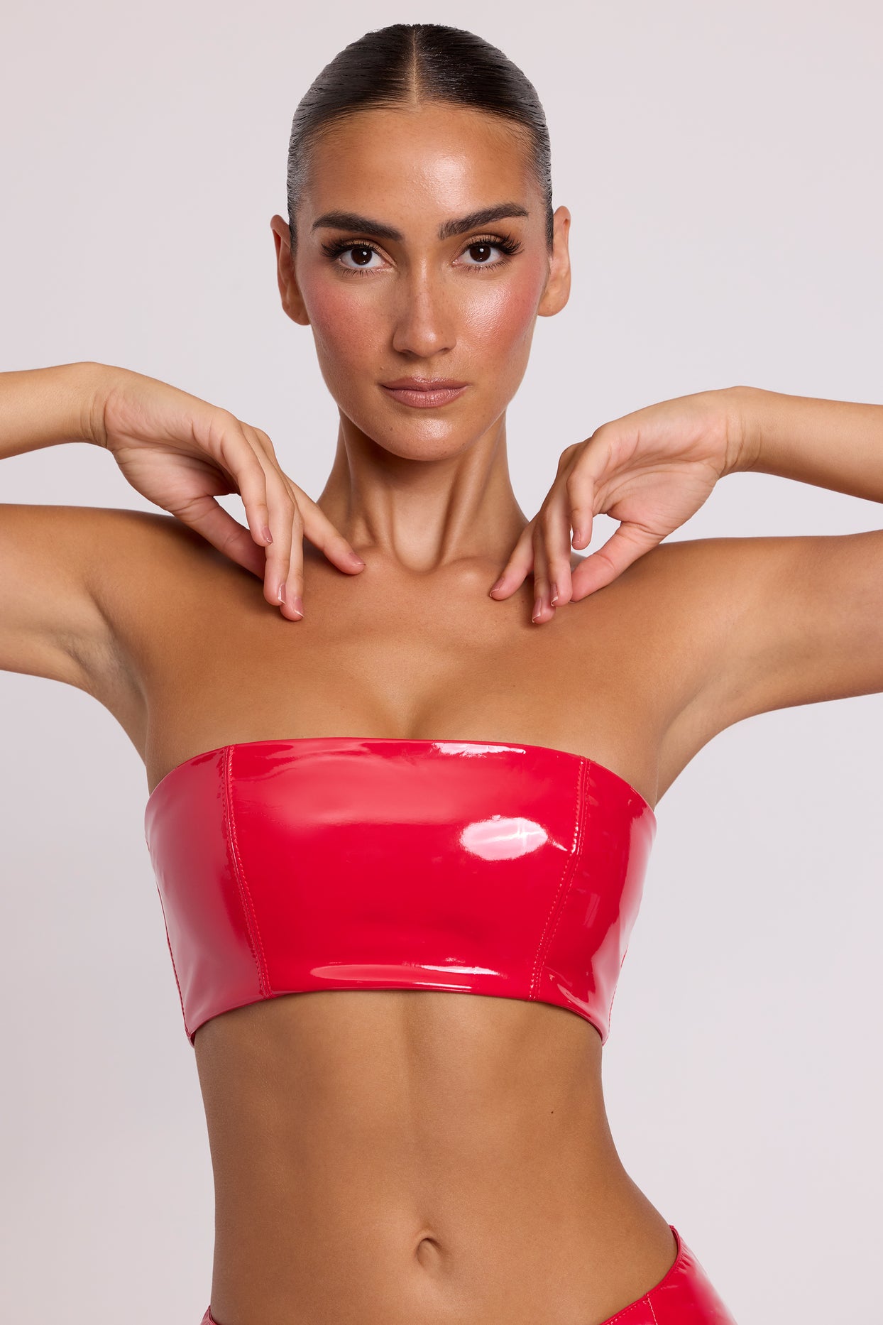 Bralette winylowy bandeau w kolorze ognistej czerwieni