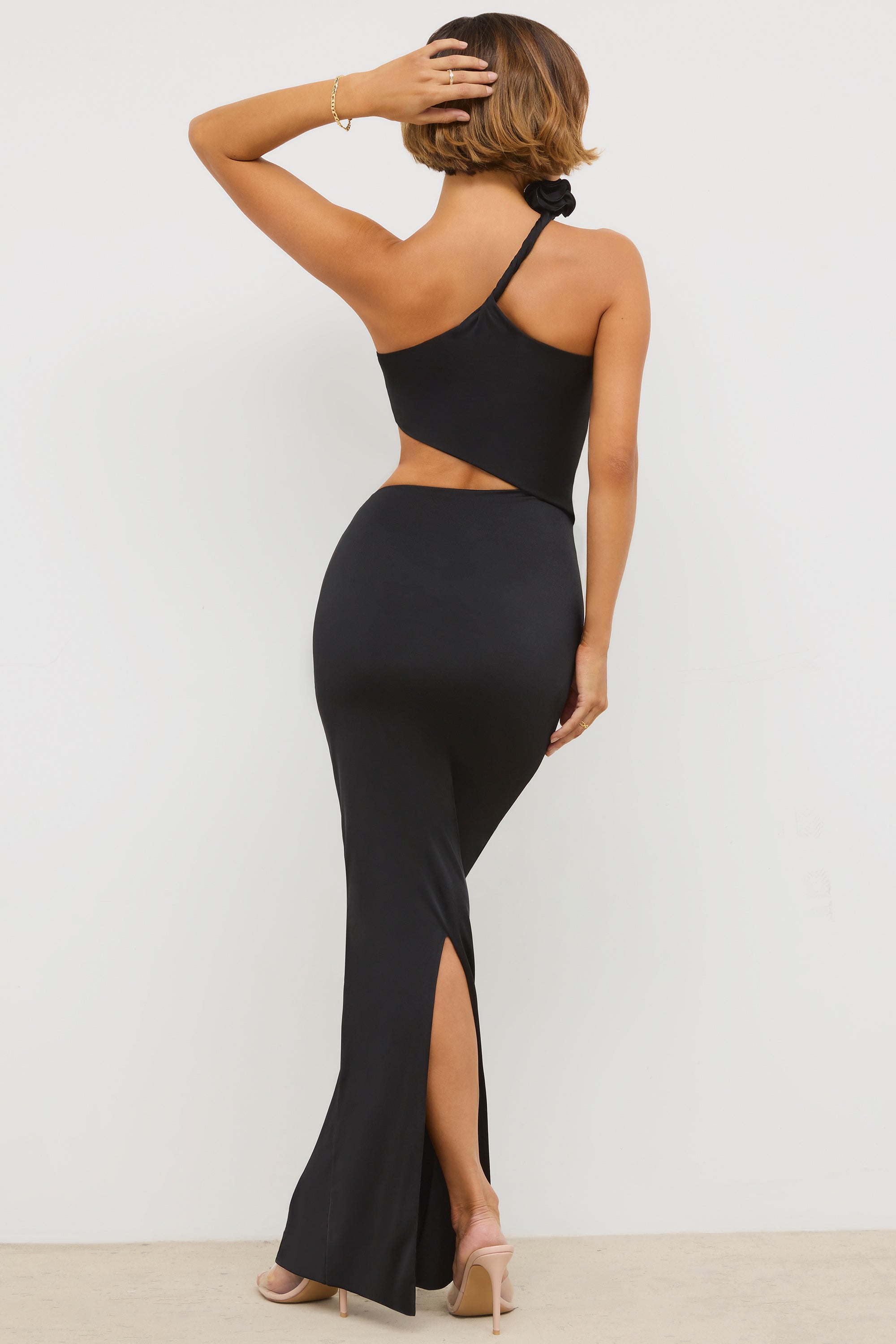 Robe longue asymétrique en jersey de qualité supérieure à découpes en noir