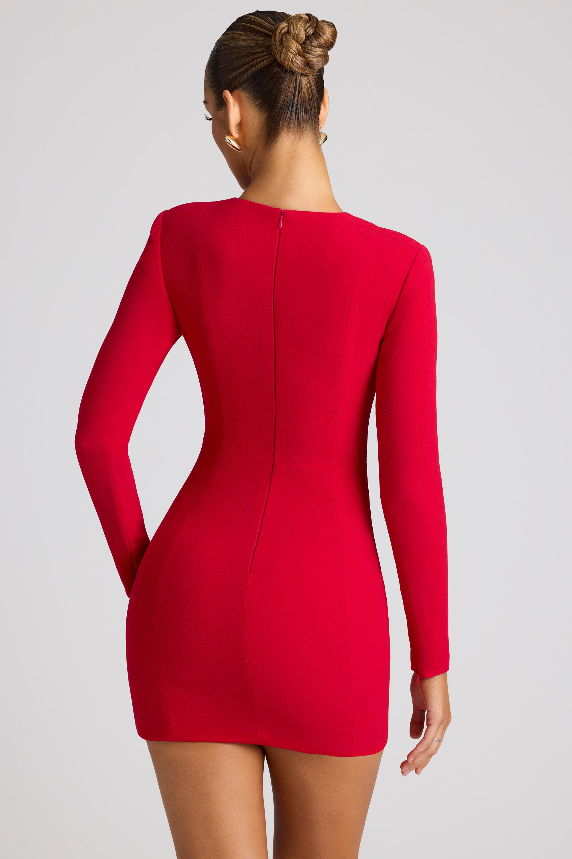 Mini-robe à manches longues et découpe cœur en rouge feu