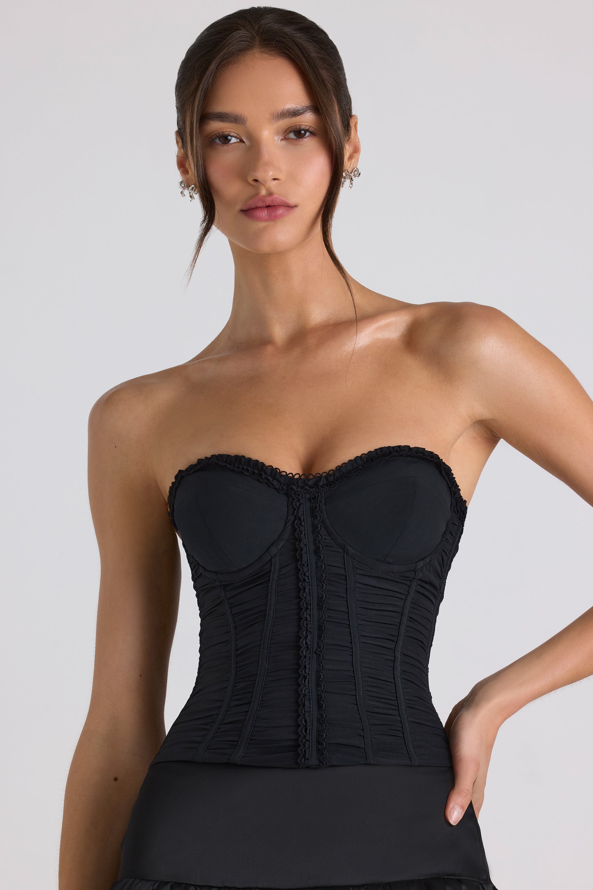 Haut corset froncé sans bretelles à lacets en noir