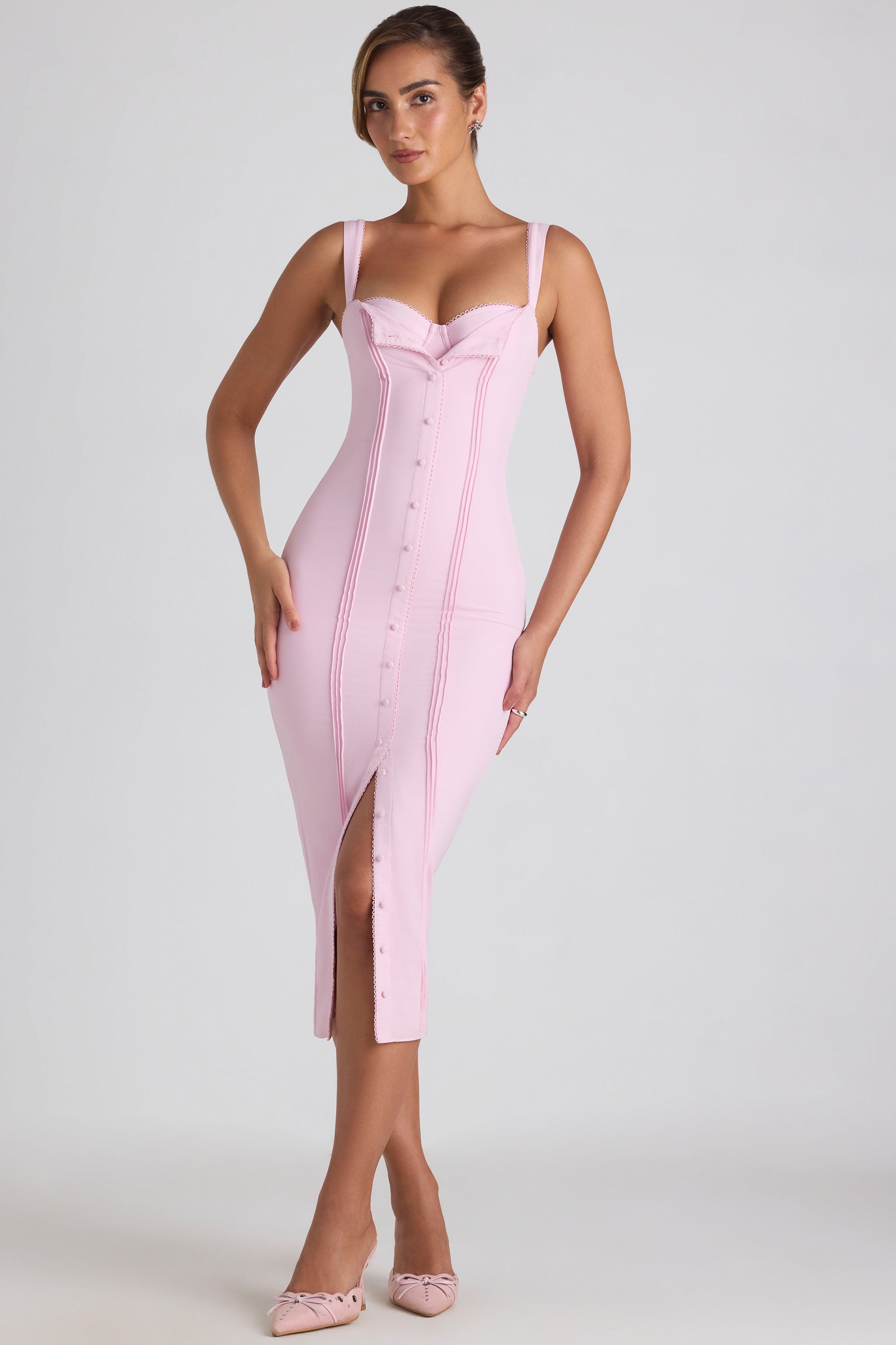 Robe mi-longue à boutons en rose tendre