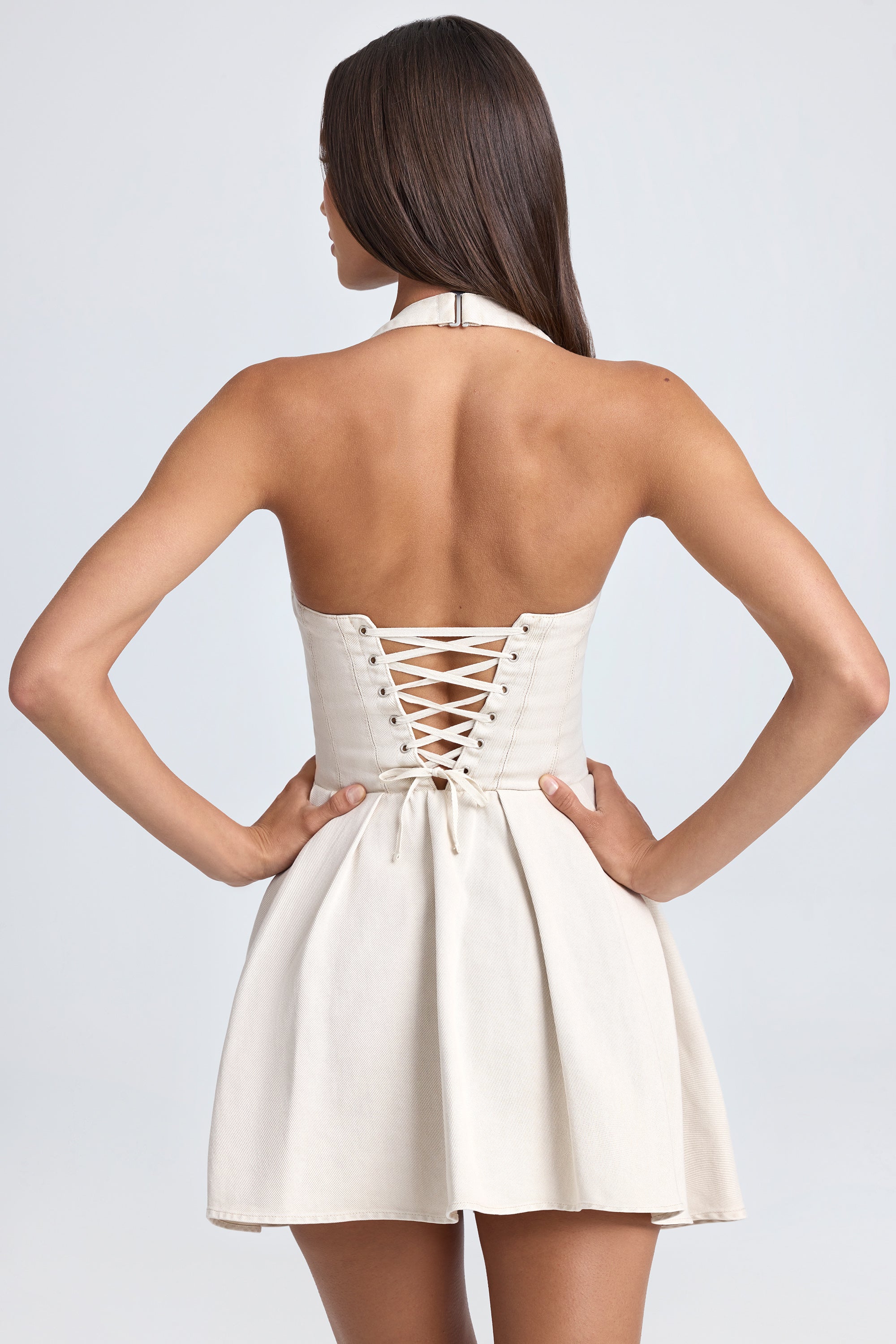 Mini-robe corset à col licou en écru