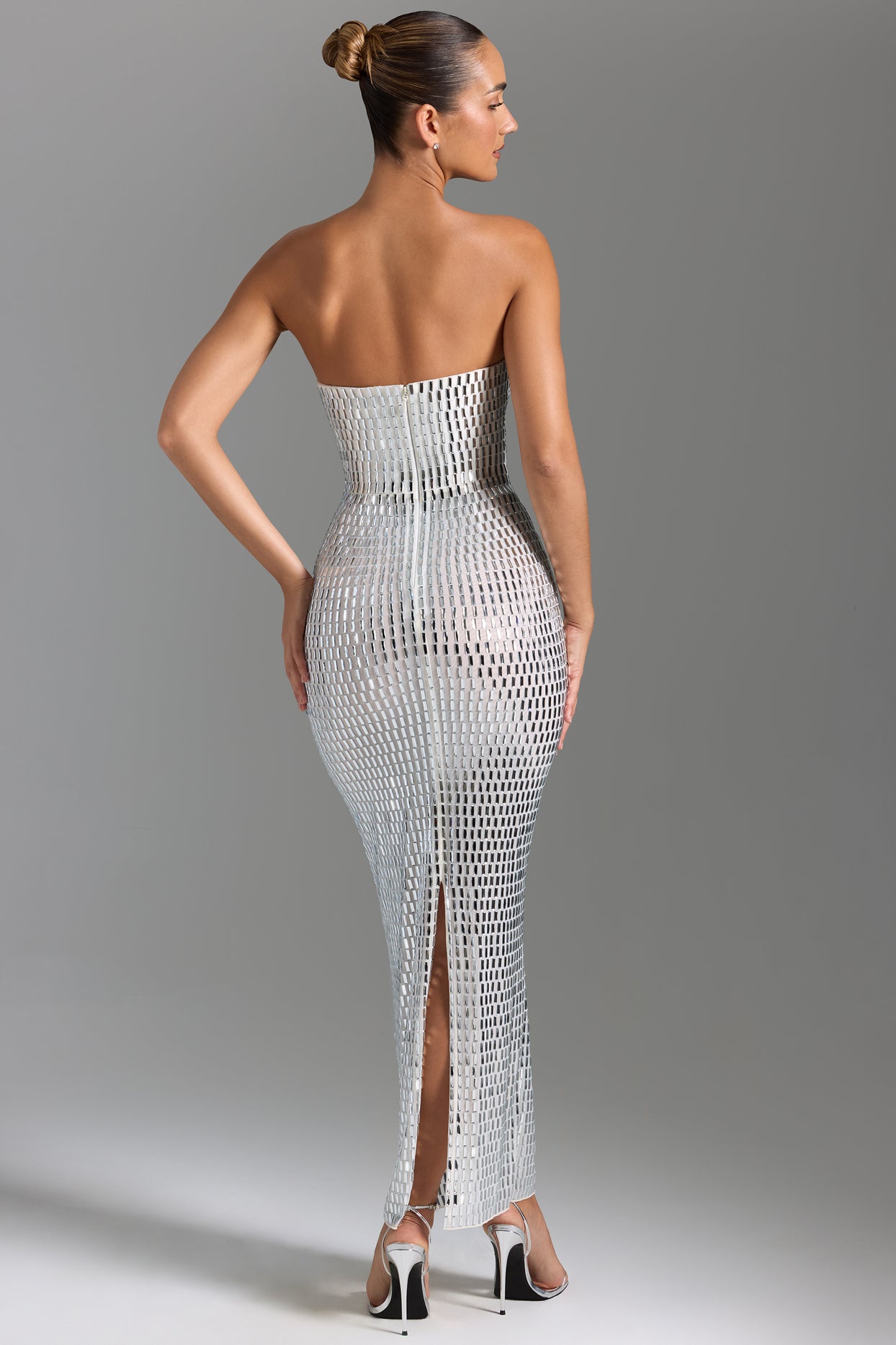 Robe longue bandeau ornée en blanc