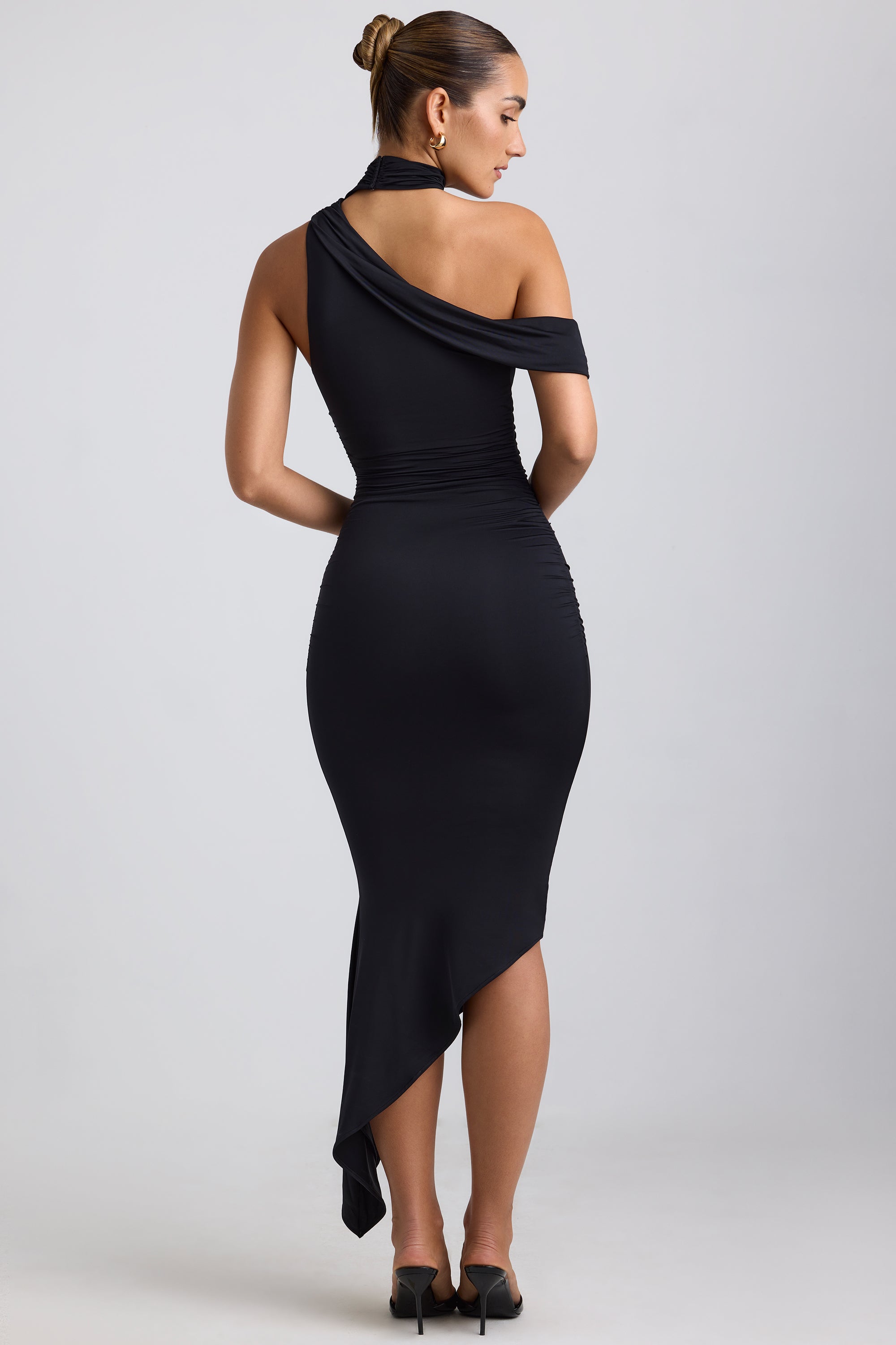 Robe mi-longue asymétrique en jersey moulant à col bénitier en noir