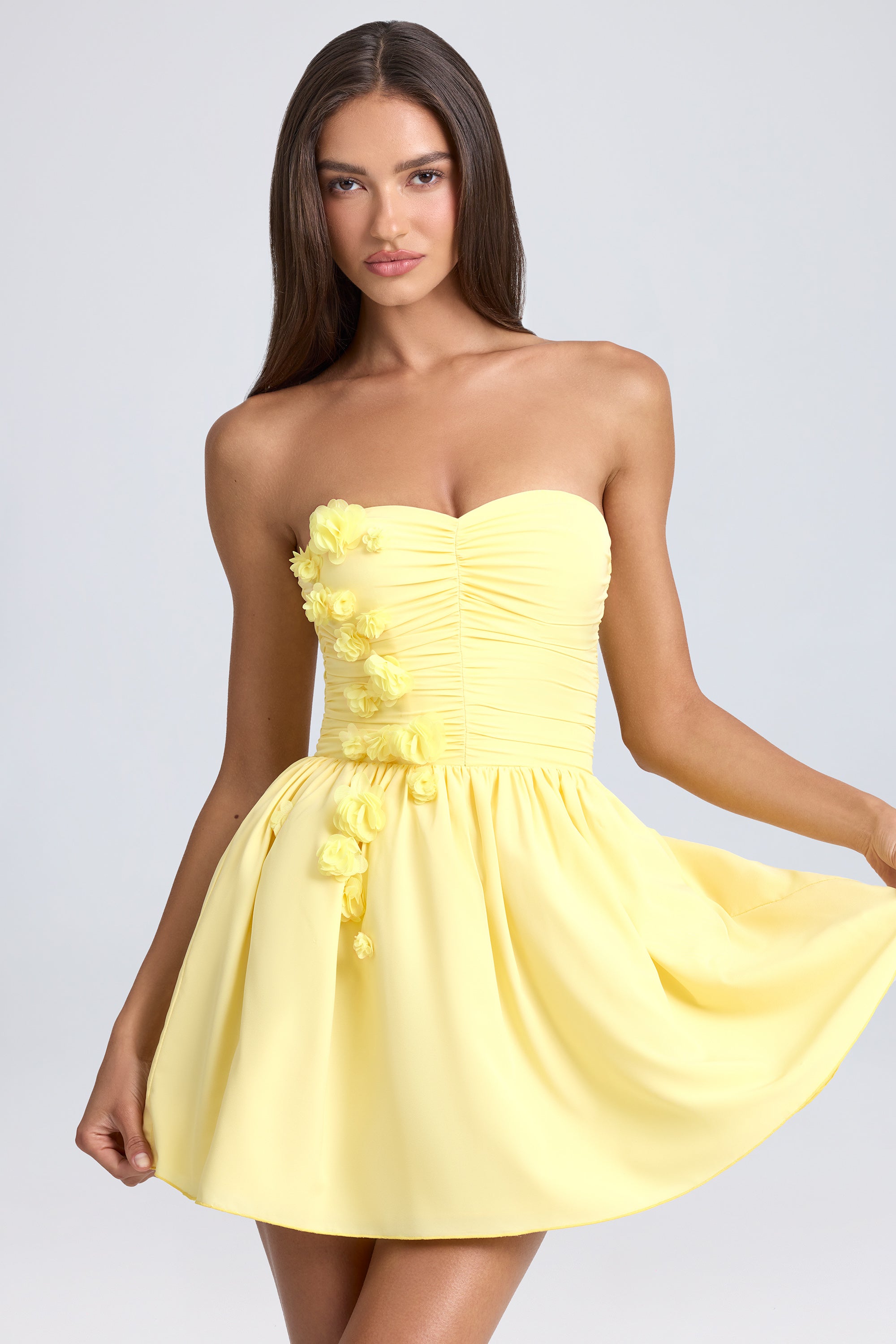 Mini-robe corset bandeau à appliqué floral en sorbet citron