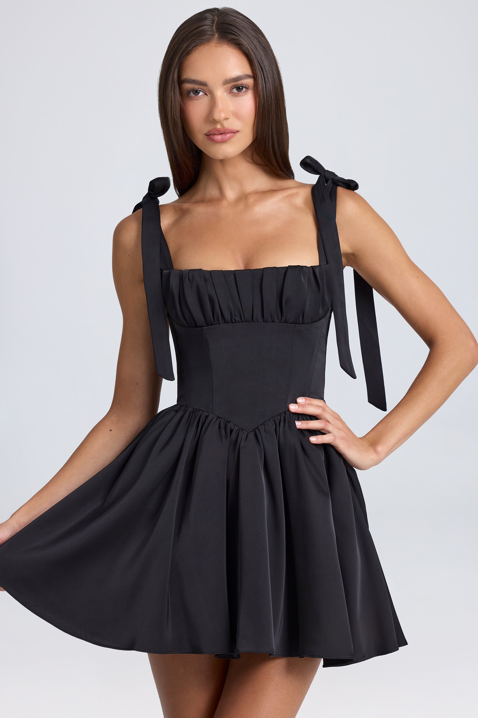 Mini-robe corset drapée en noir