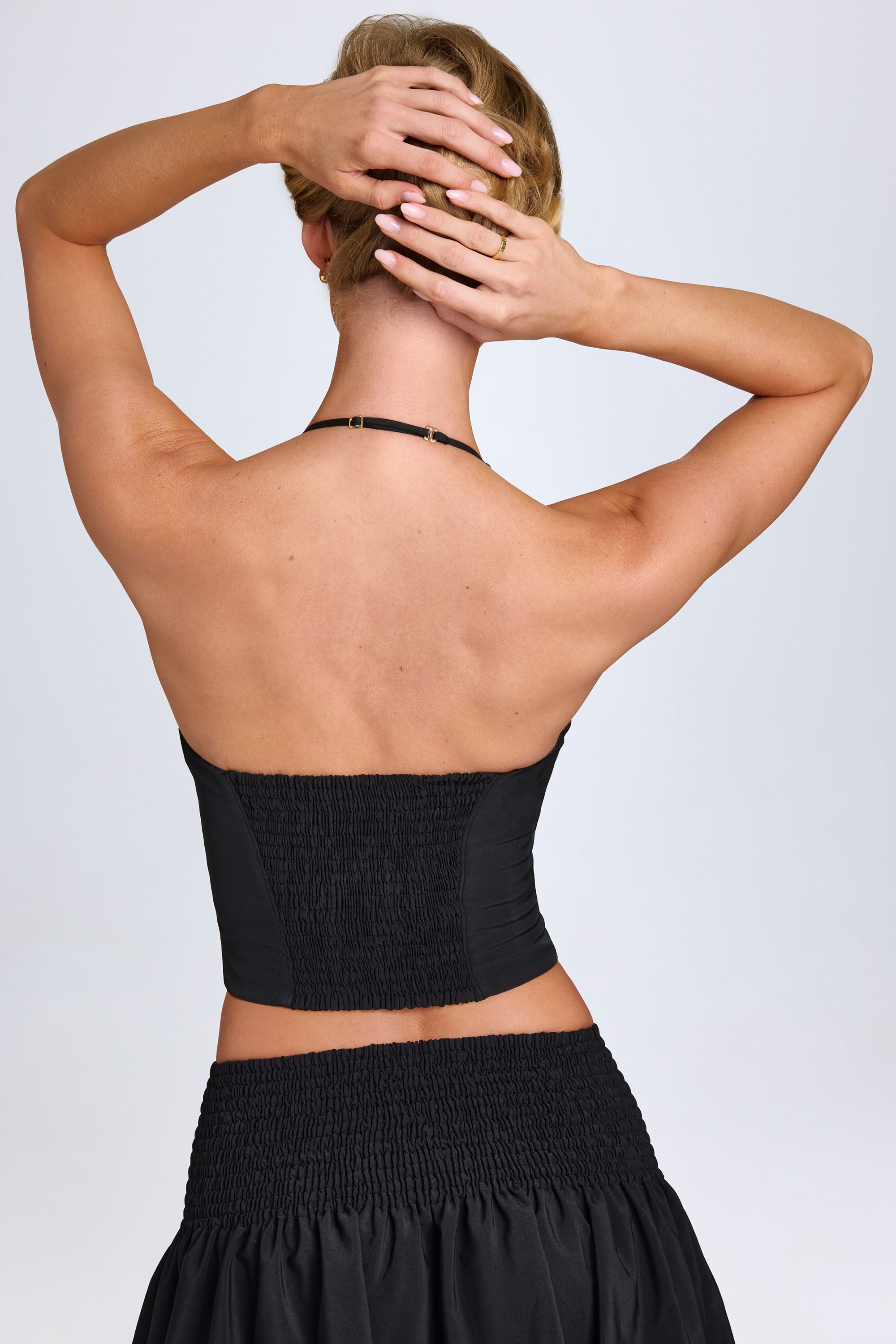 Haut corset dos nu à crochet et œillet en noir