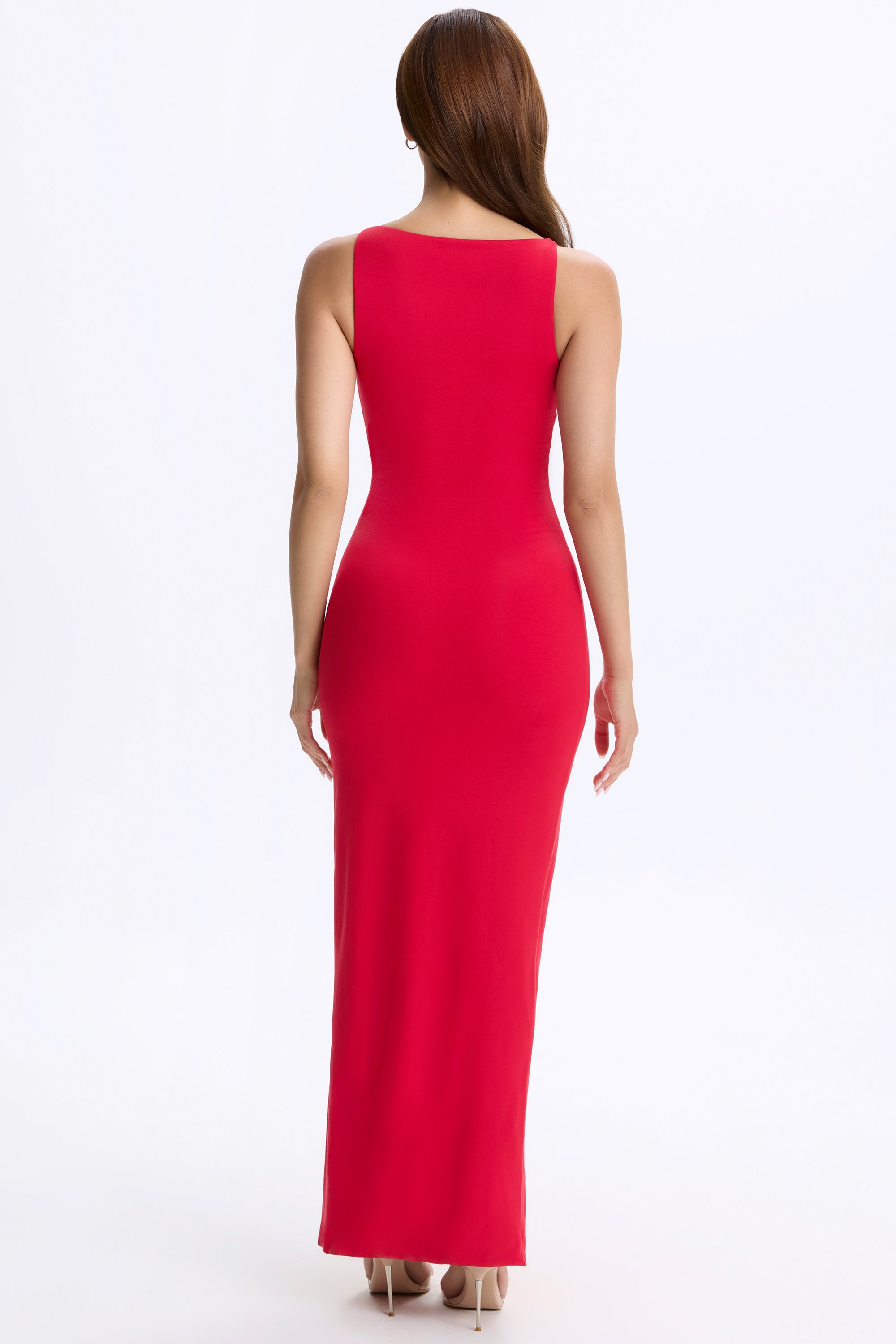 Robe longue découpée à décolleté plongeant en rouge cerise