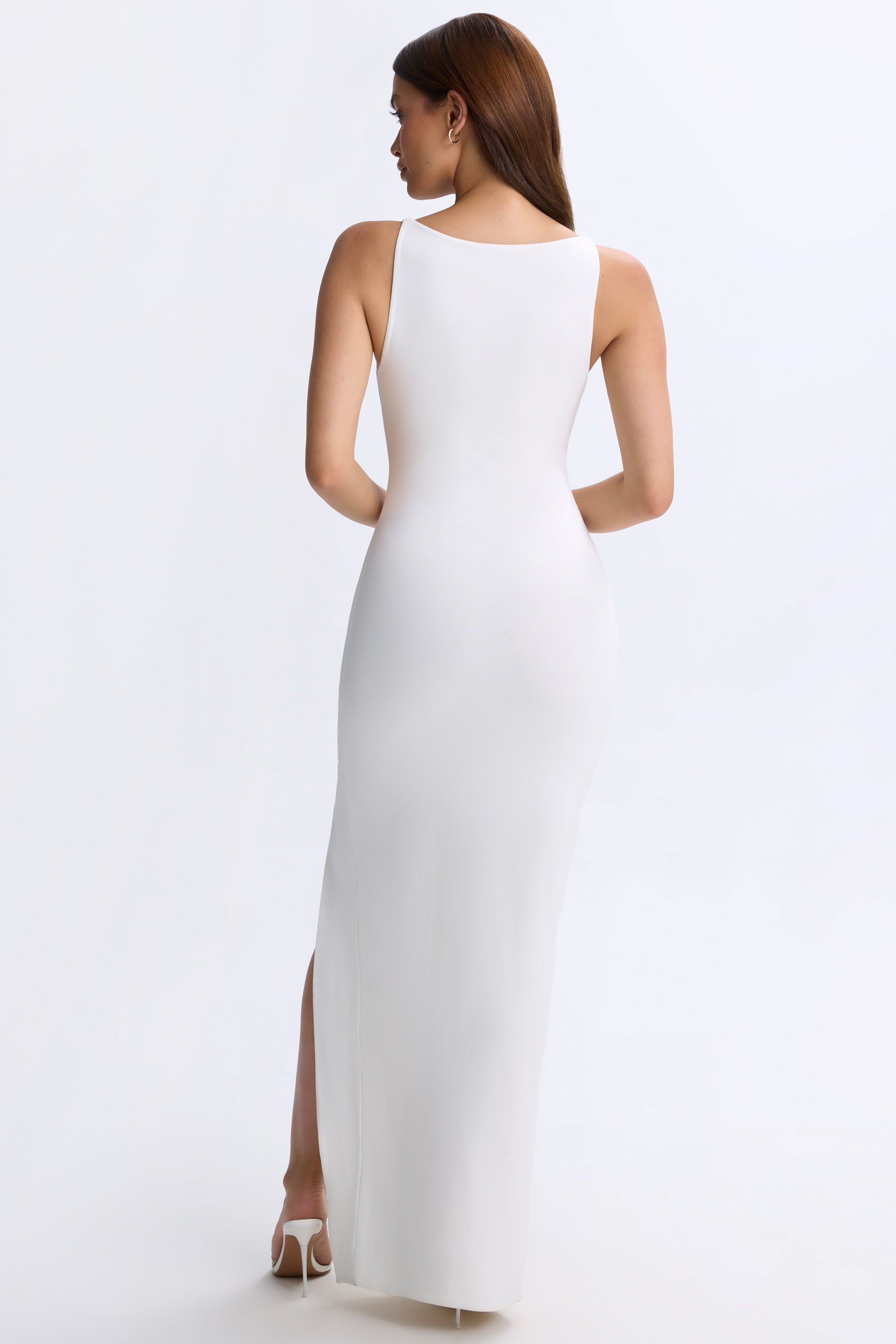 Robe longue découpée à décolleté plongeant en blanc