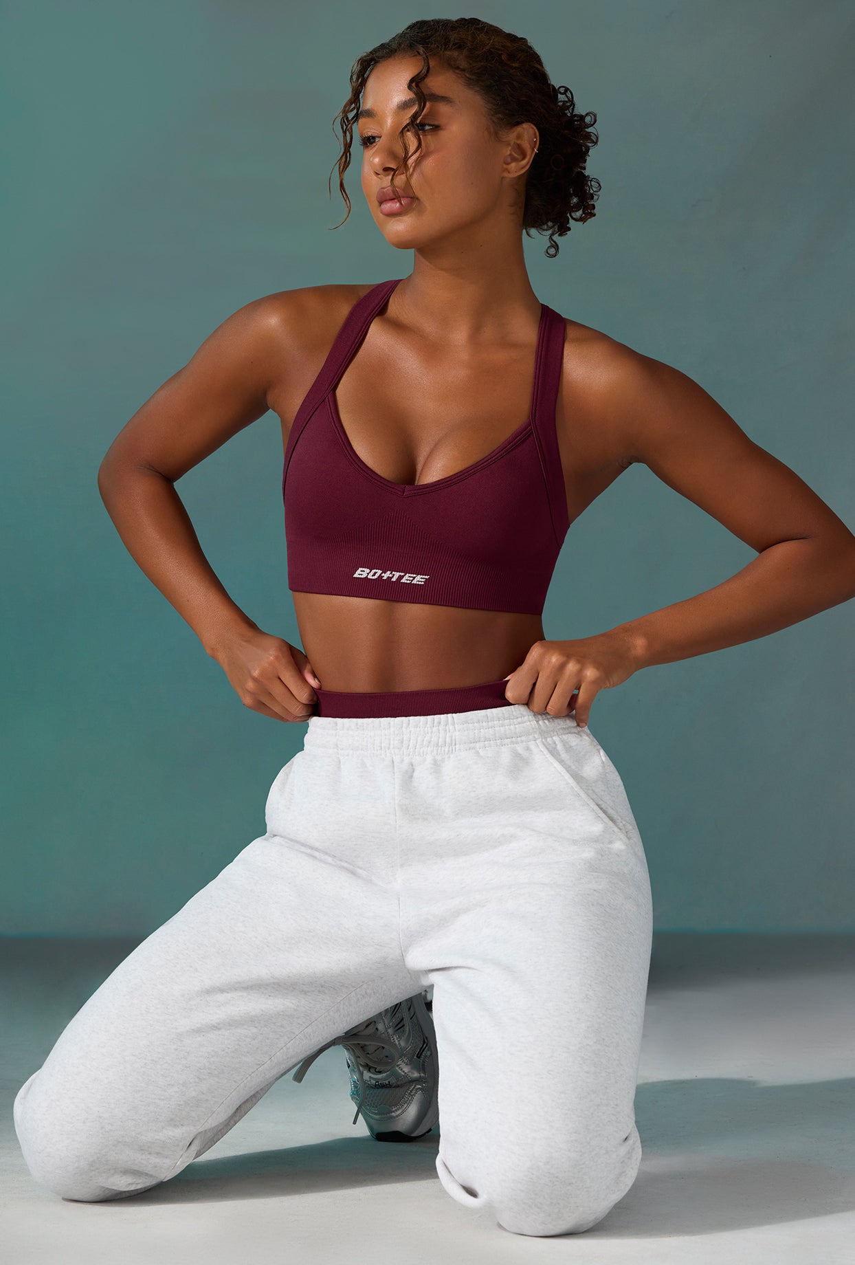 Super Sculpt Seamless Cross Back Sports Bra in Plum