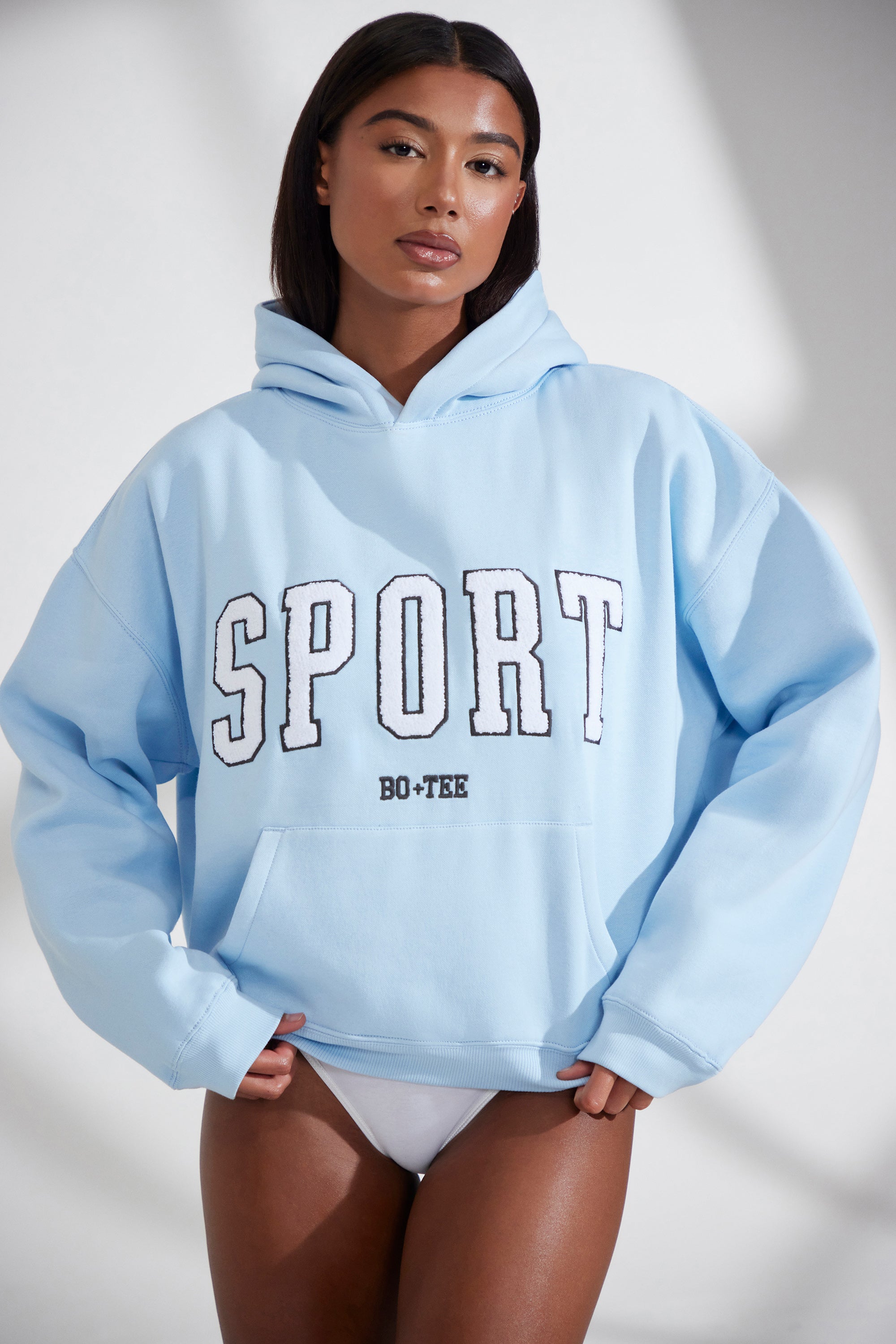 Baby blue best sale hoodie outfit