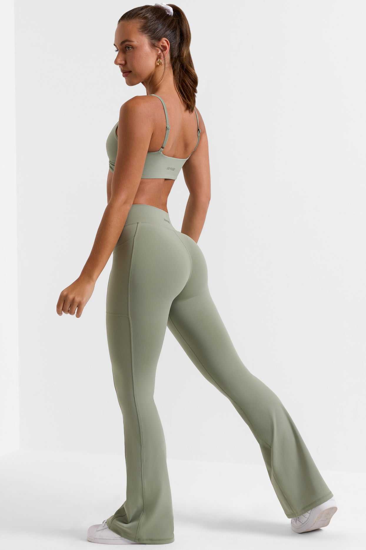 Petite - Leggings avec taille croisée et poches évasées - Vert bambou