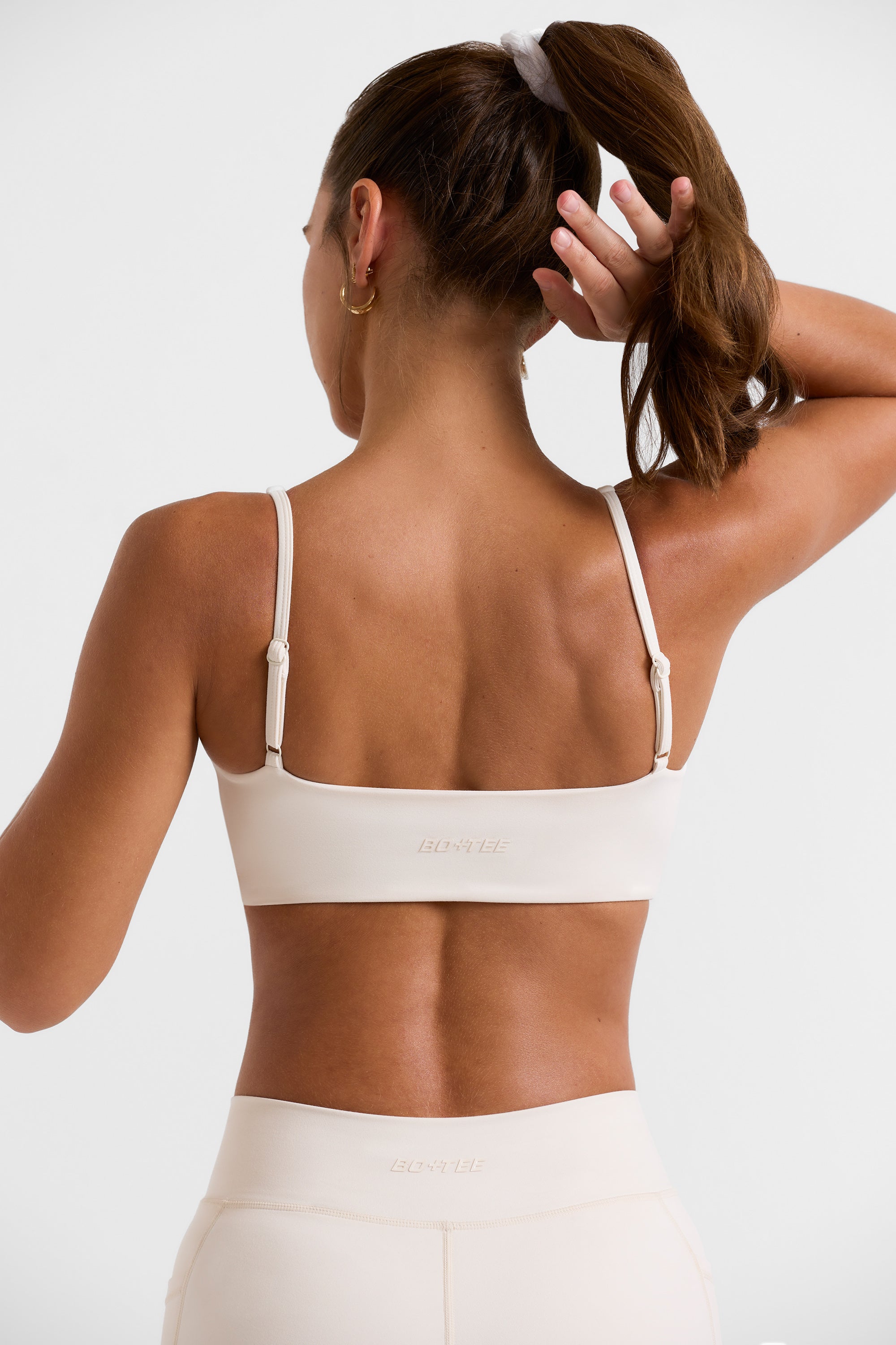 Soutien-gorge de sport à poitrine torsadée en blanc