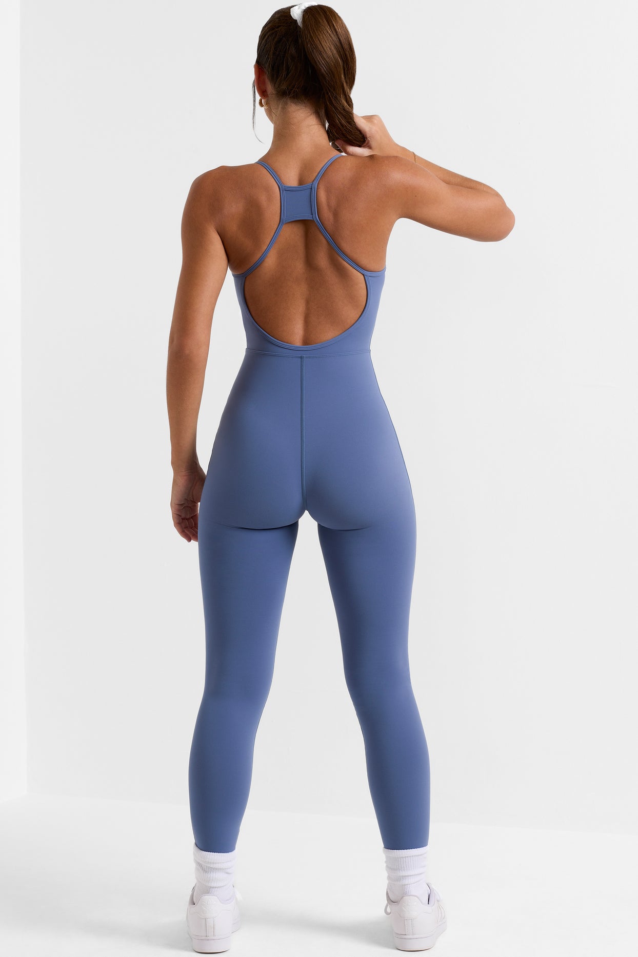 Petite Unitard pleine longueur à dos ouvert en bleu ardoise