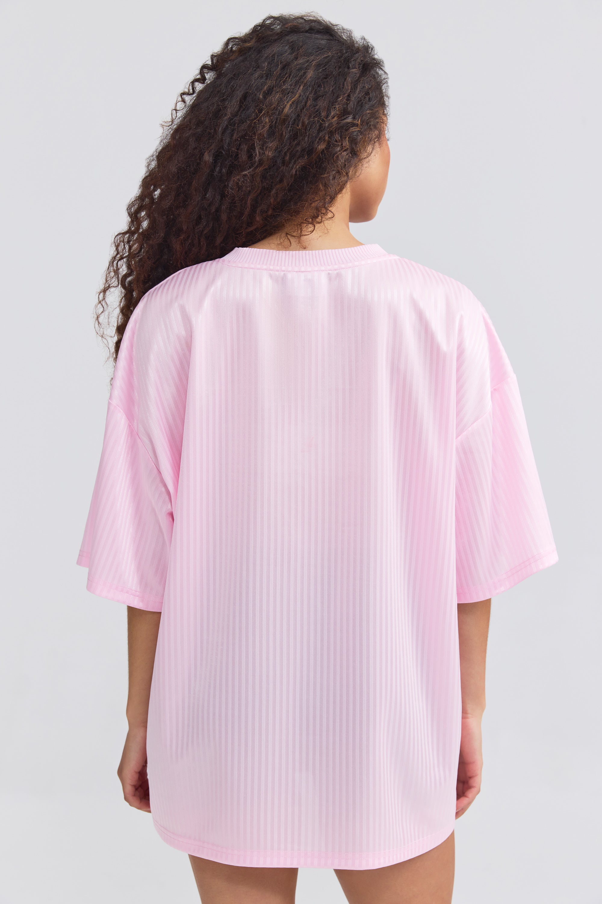 BT1192 Oversize'owa koszulka piłkarska w kolorze Baby Pink