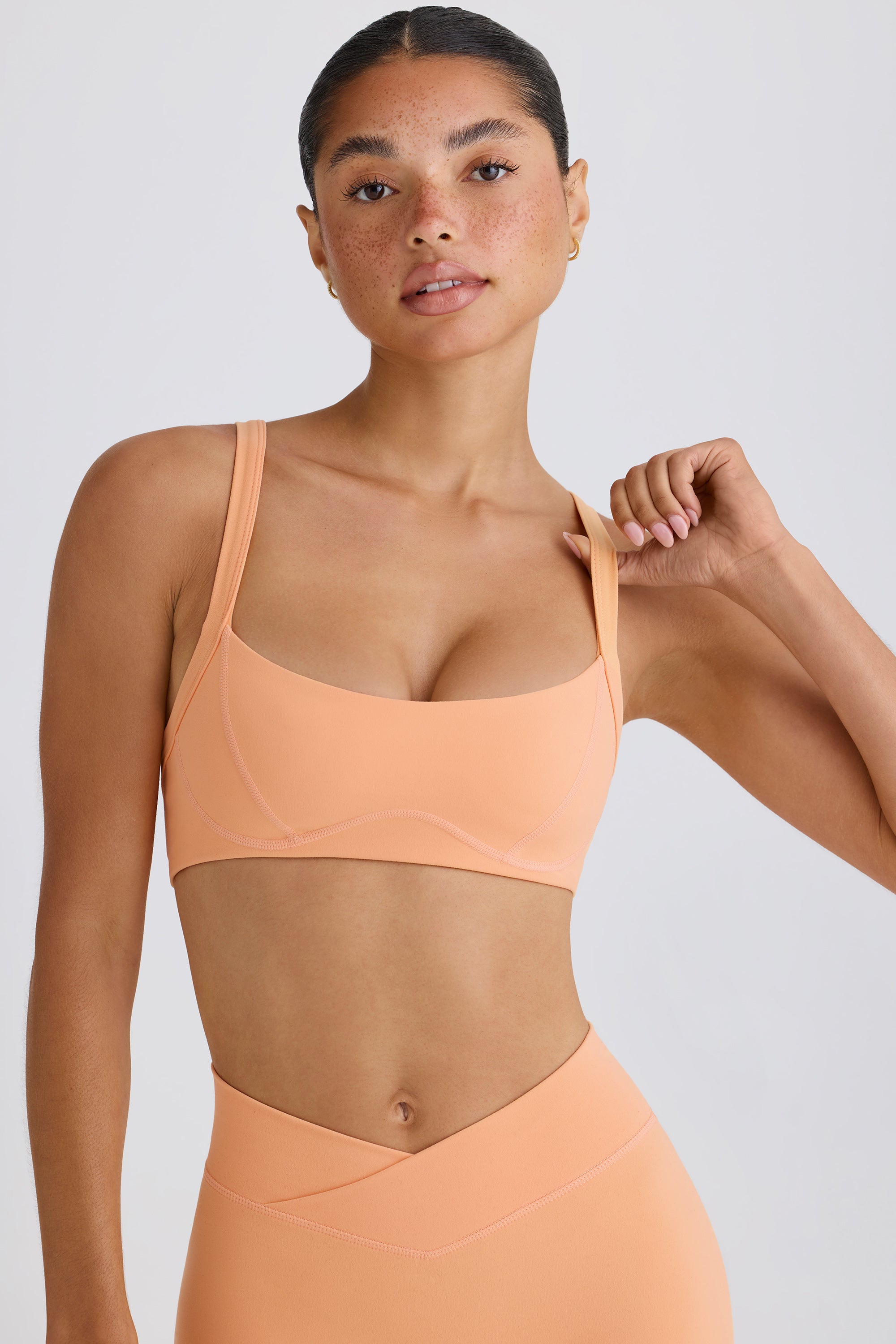 Soutien-gorge de sport Soft Active à bordure contrastée en pêche