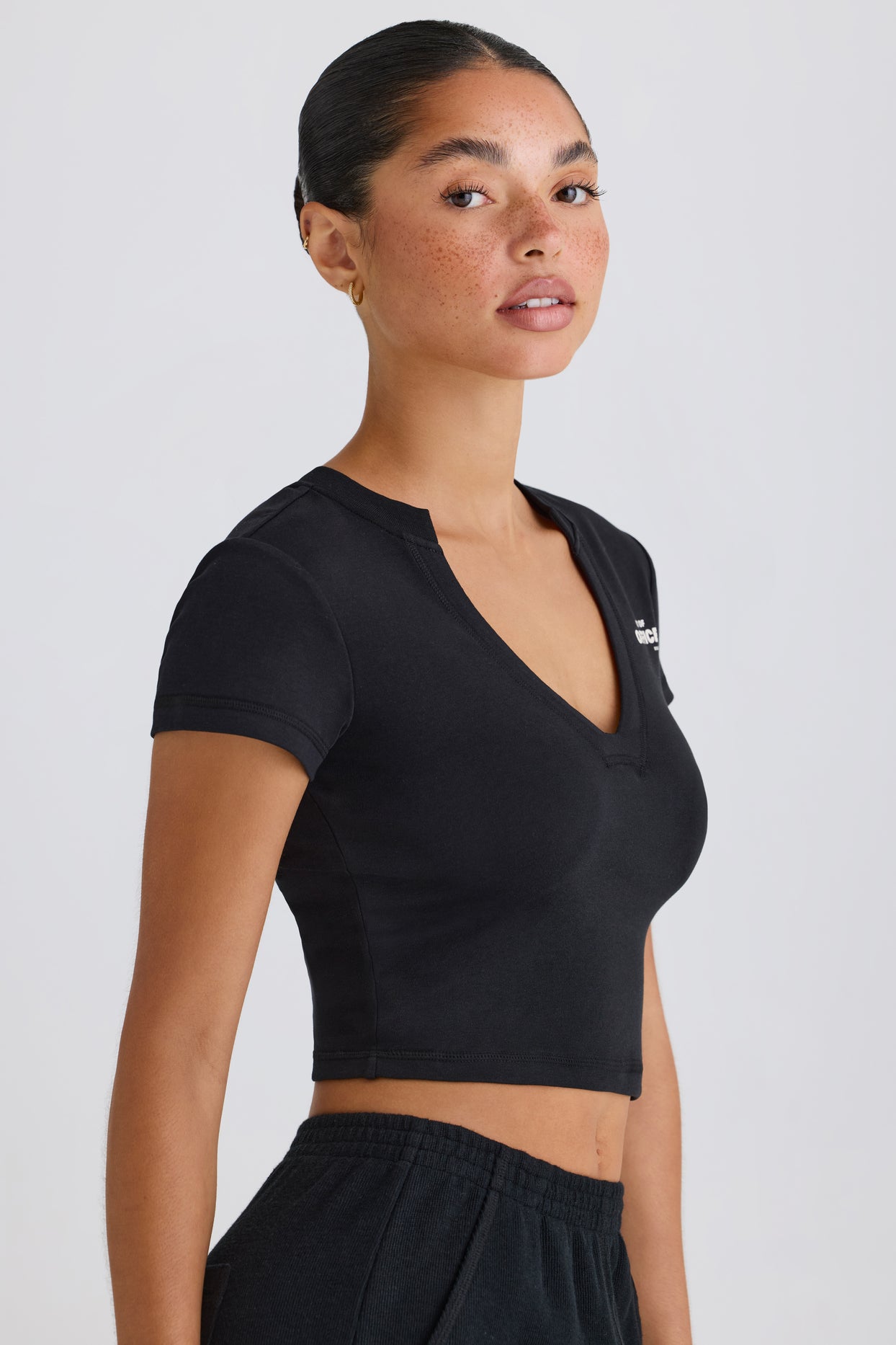 Graphic-Print Cropped T-Shirt in Black