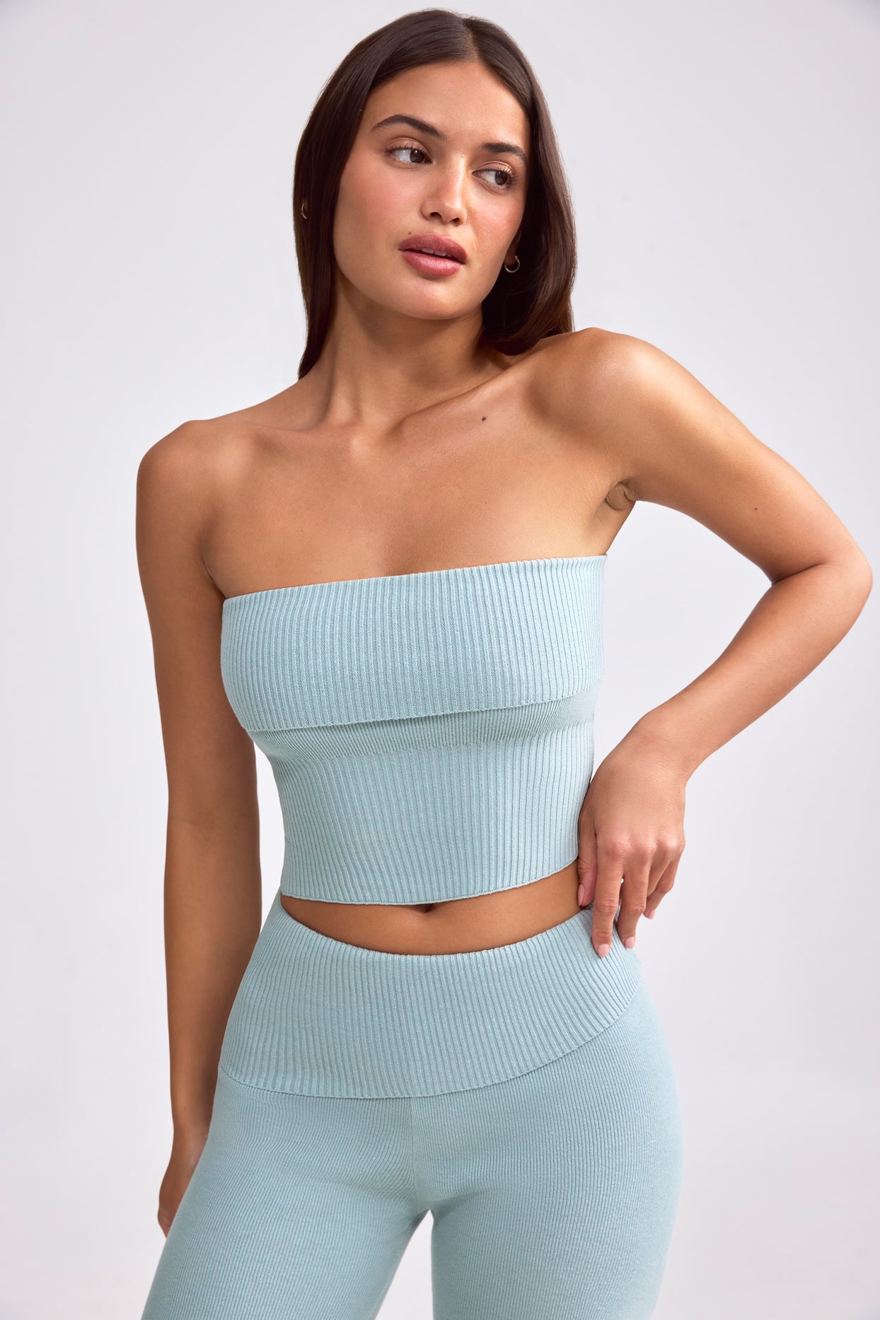 Haut court bandeau en grosse maille en bleu sarcelle poussiéreux