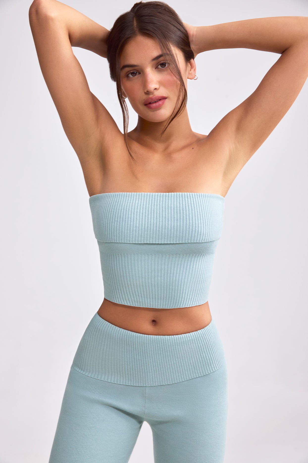 Haut court bandeau en grosse maille en bleu sarcelle poussiéreux