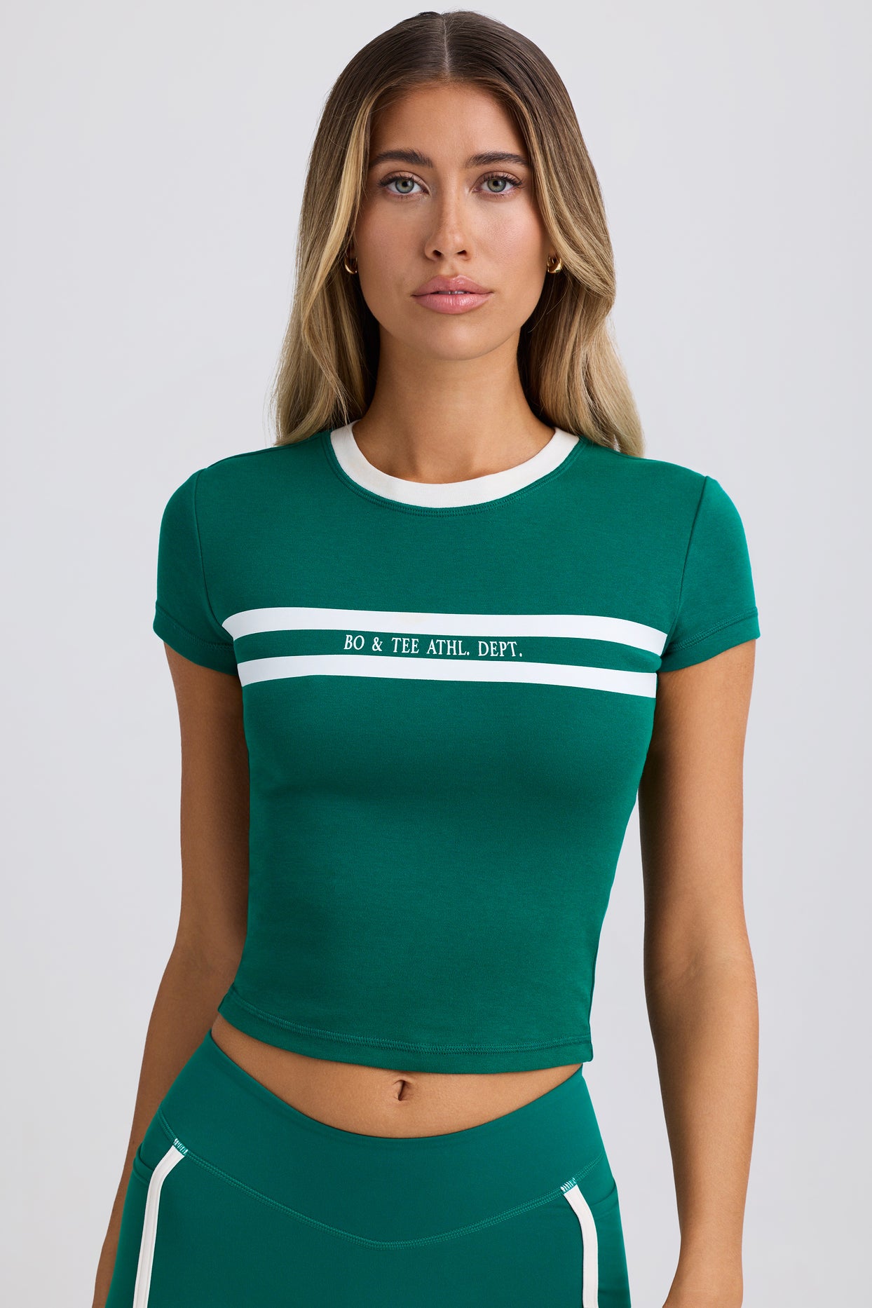 BT1643 T-shirt pour bébé en coton doux en vert universitaire