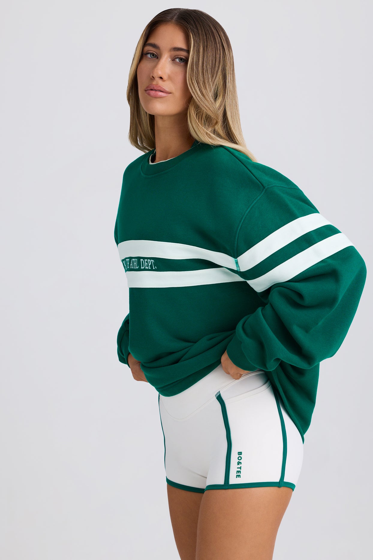 BT1656 Sweat-shirt surdimensionné en vert universitaire