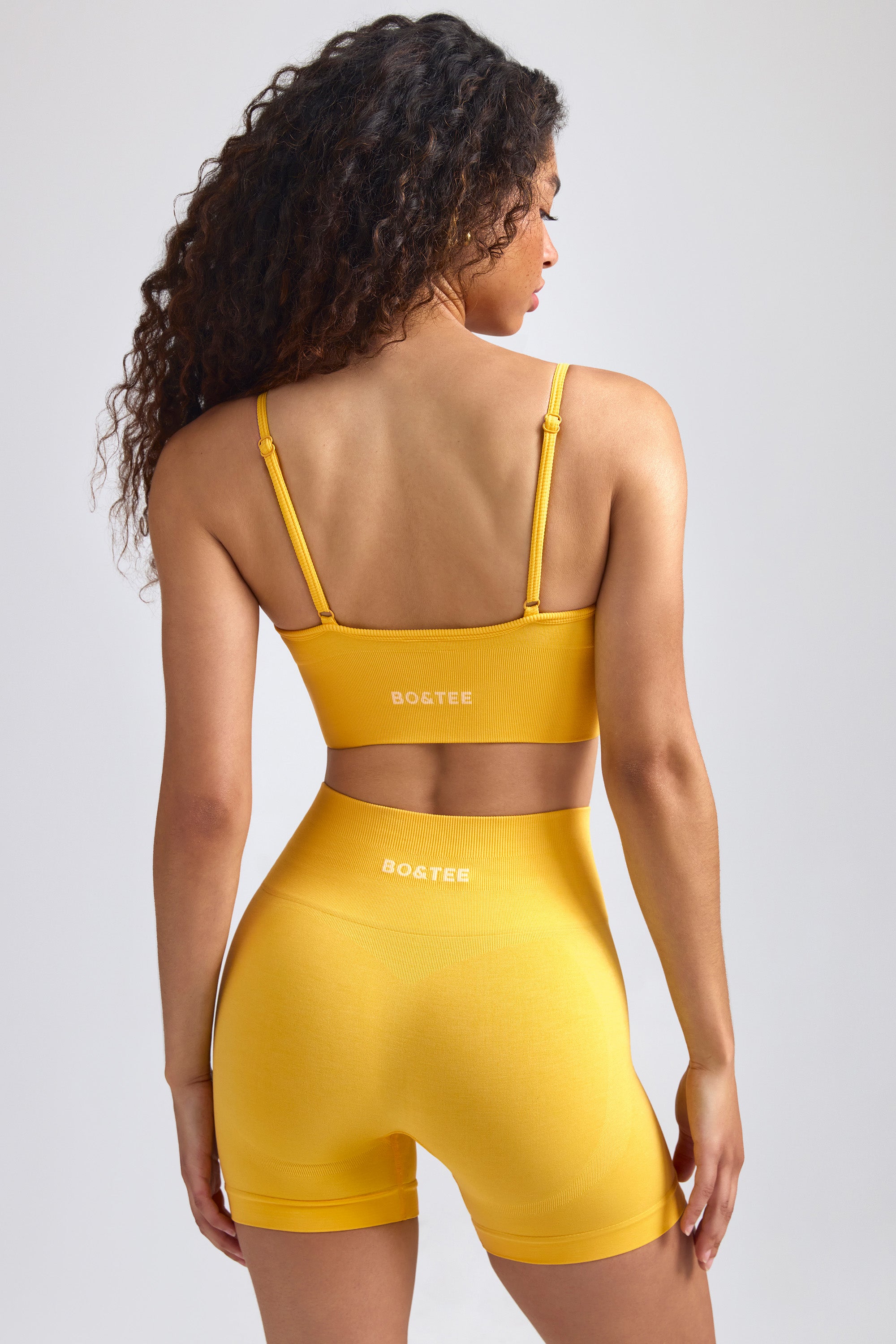 Mini short Define Luxe en jaune doré