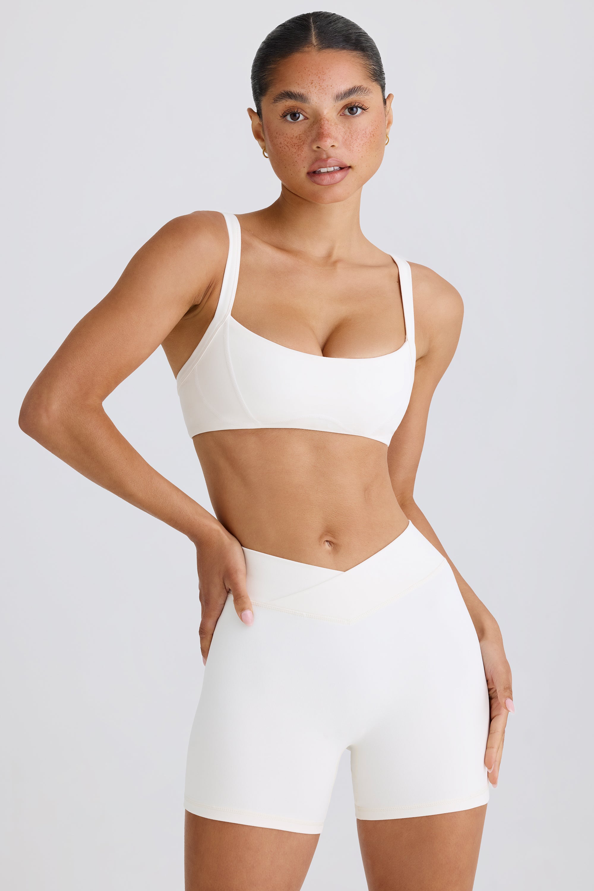 Mini short croisé Soft Active en blanc