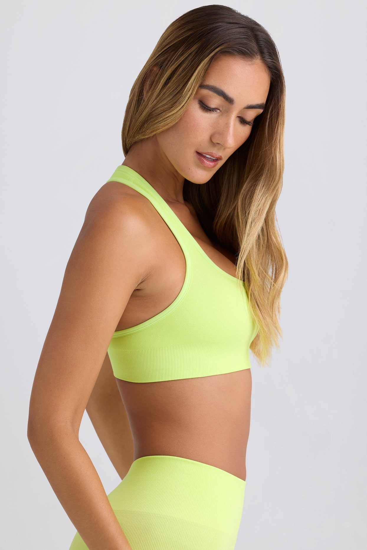 Super Sculpt Seamless T-Back Sports Bra in Key Lime