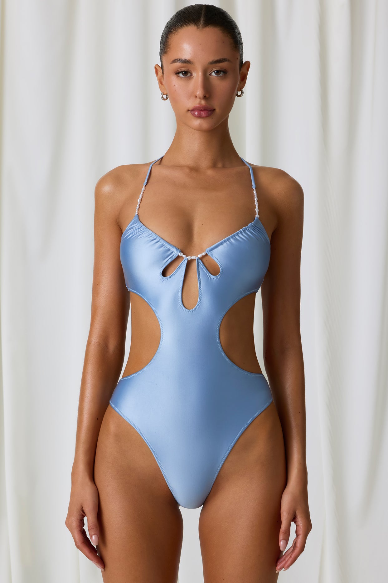 Maillot de bain dos nu découpé avec détails de perles, bleu ciel