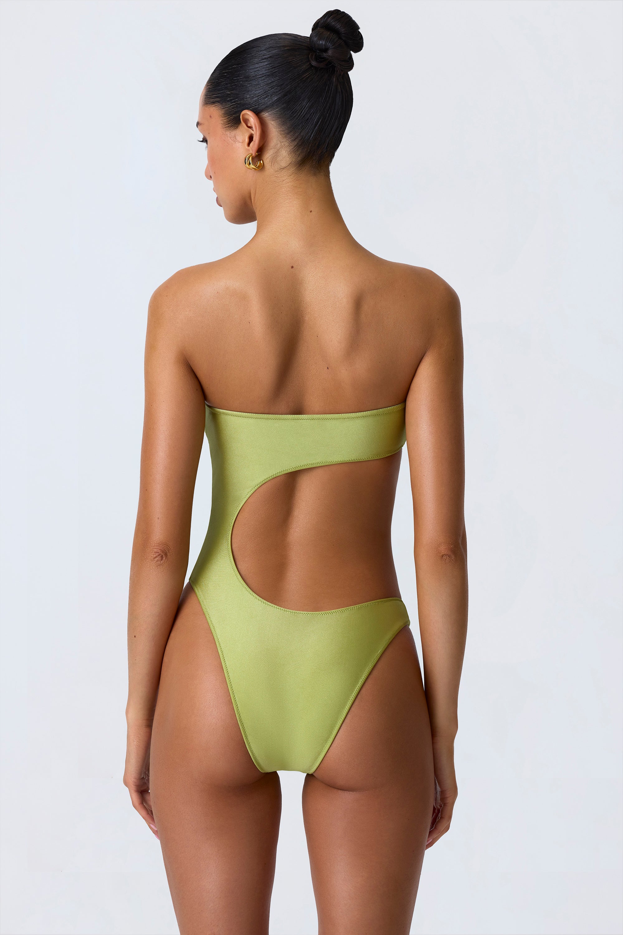 Maillot de bain bandeau découpé et orné, vert poire