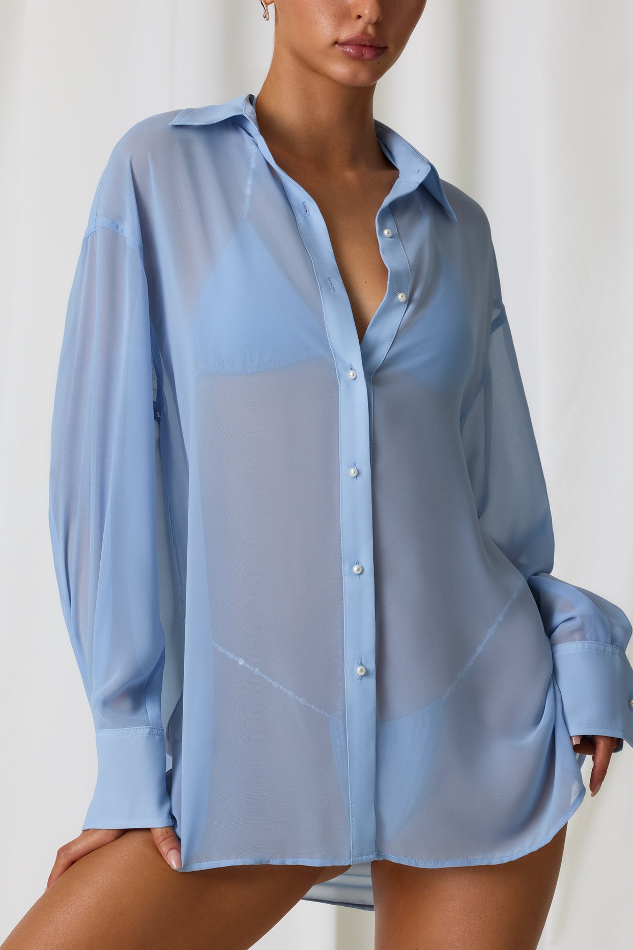 Chemise surdimensionnée à détails de perles, bleu ciel